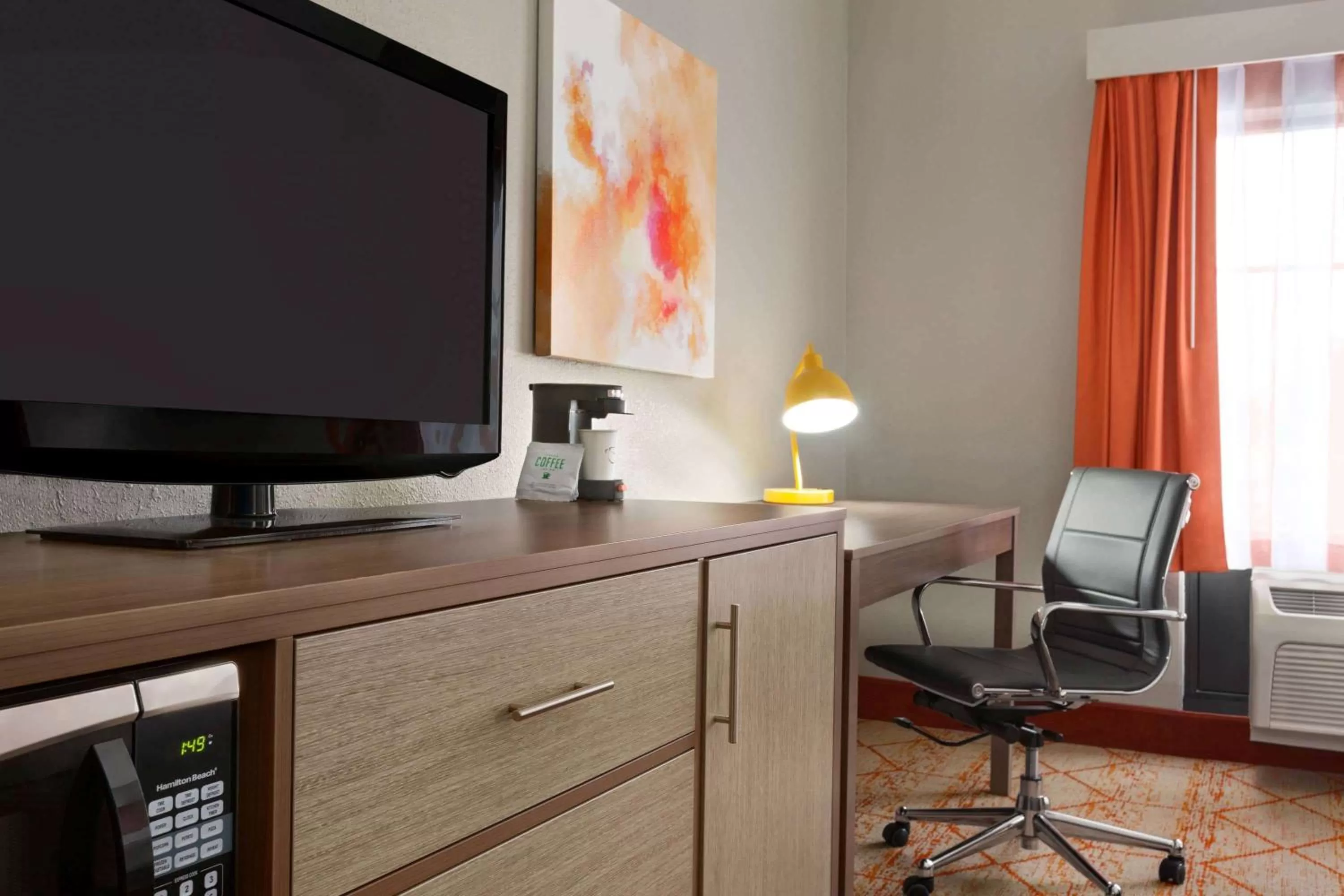 Photo of the whole room in La Quinta by Wyndham Lackawanna