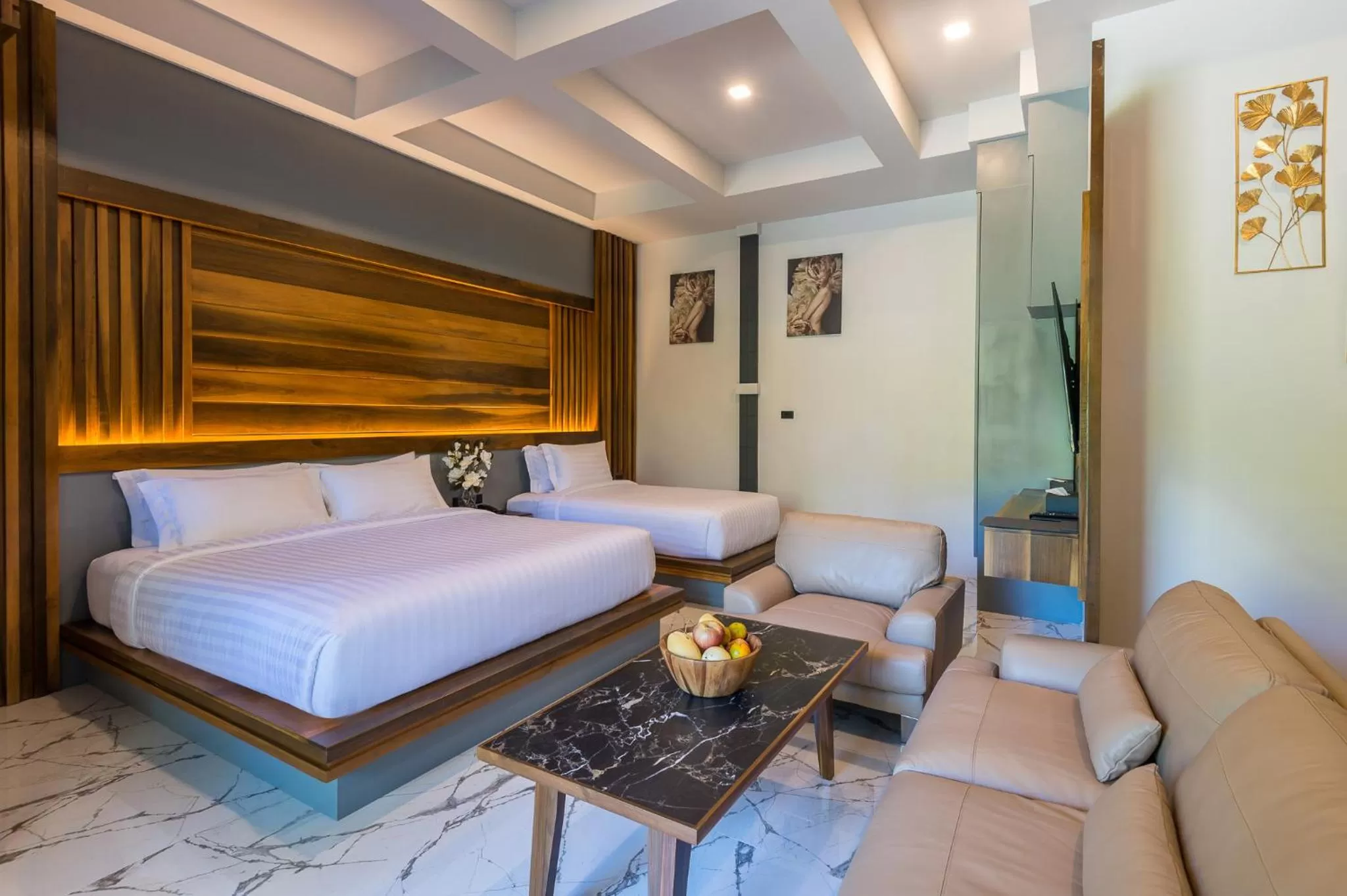 Photo of the whole room, Bed in Loy Chalet