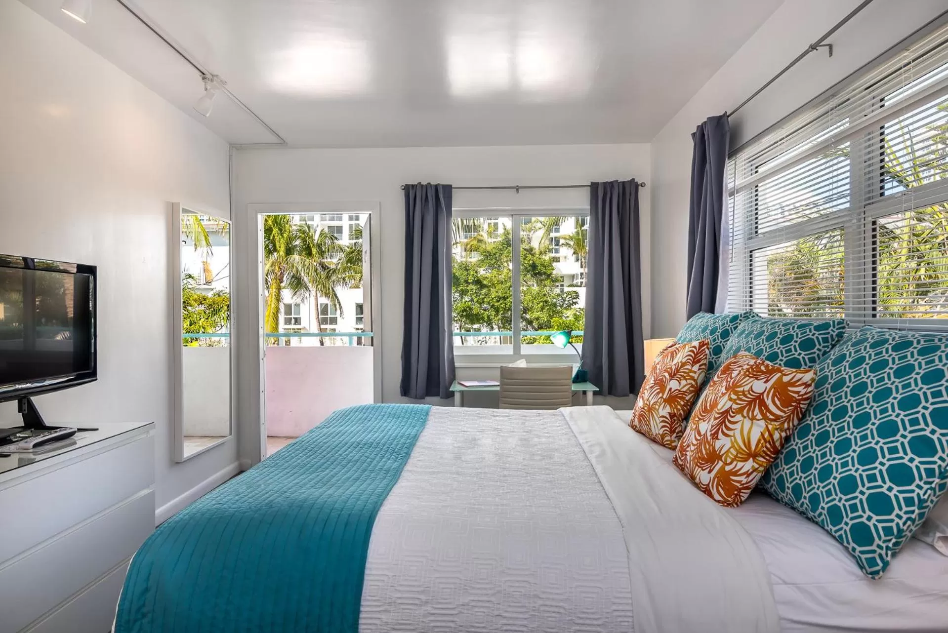 Bed in Nobleton Hotel