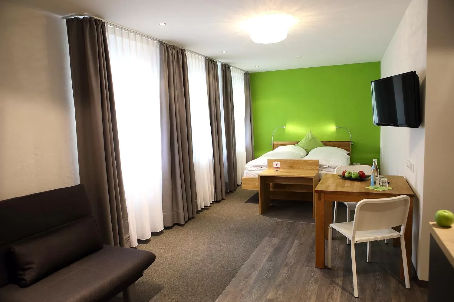 Photo of the whole room, Bed in Schieners Hotel & Apfelhof Apartments