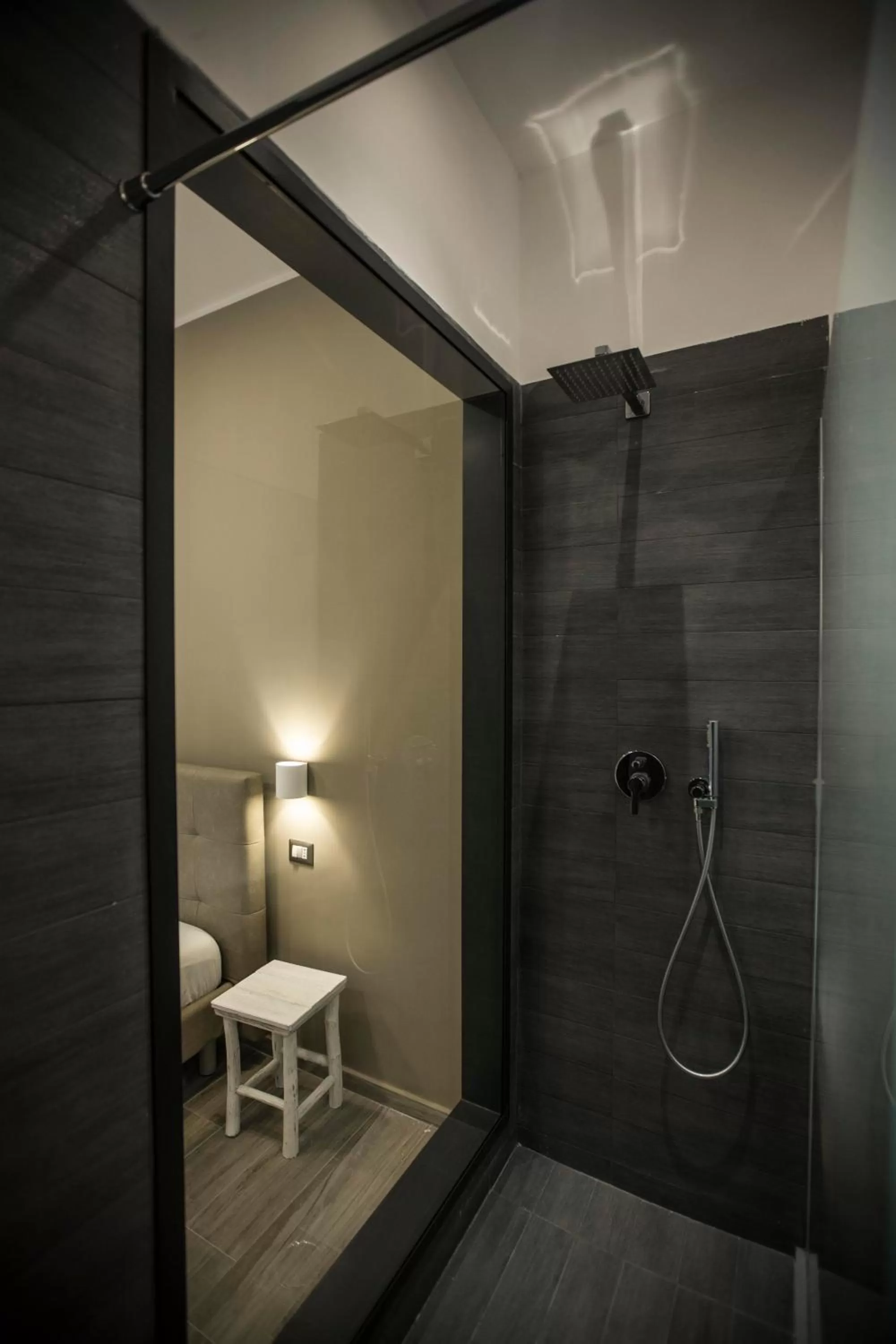 Shower in GB Central Station Napoli