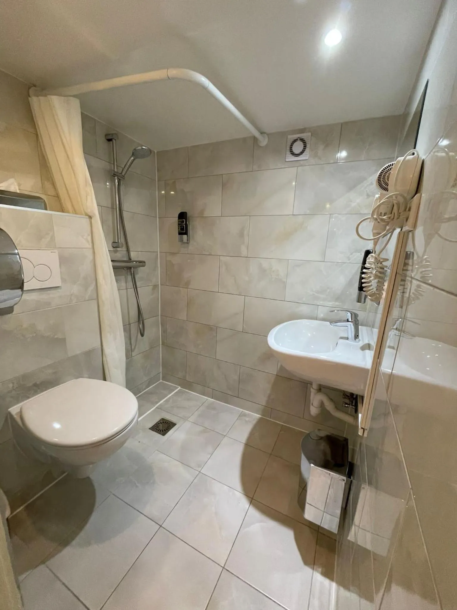 Bathroom in Hotel Damrak Inn