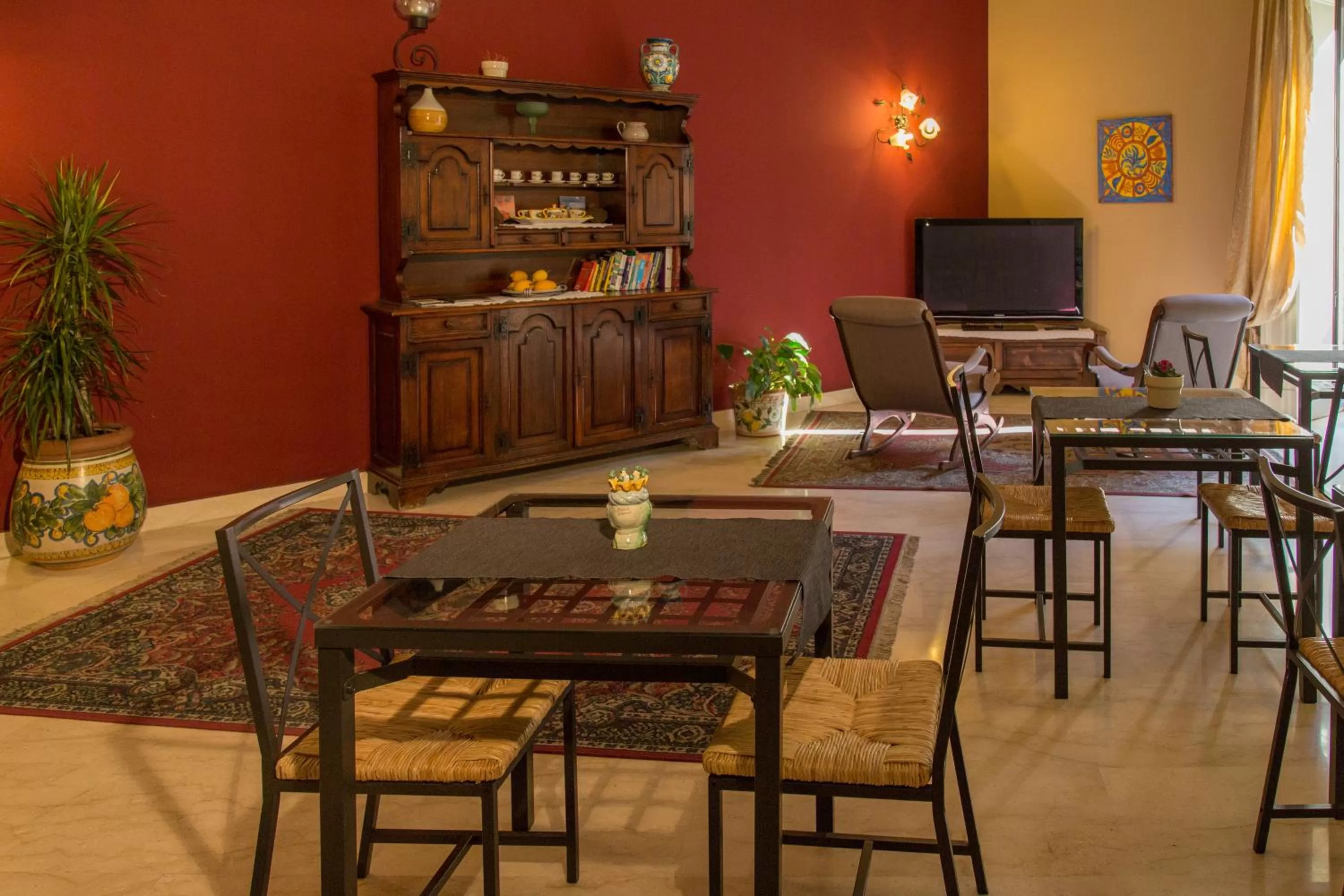 Dining area in Catania Inn Rooms