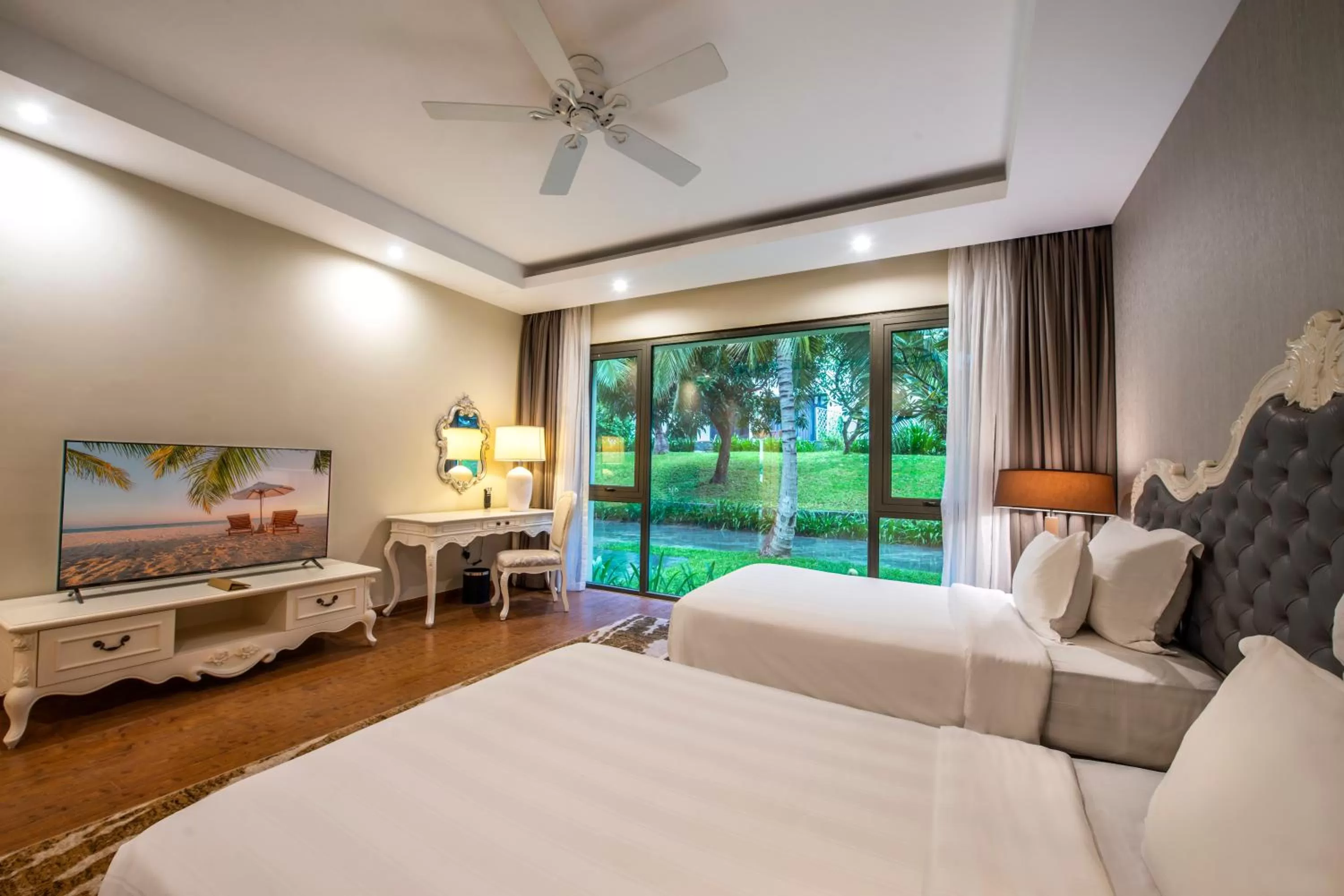 Bedroom, Bed in Vinpearl Resort & Spa Nha Trang Bay