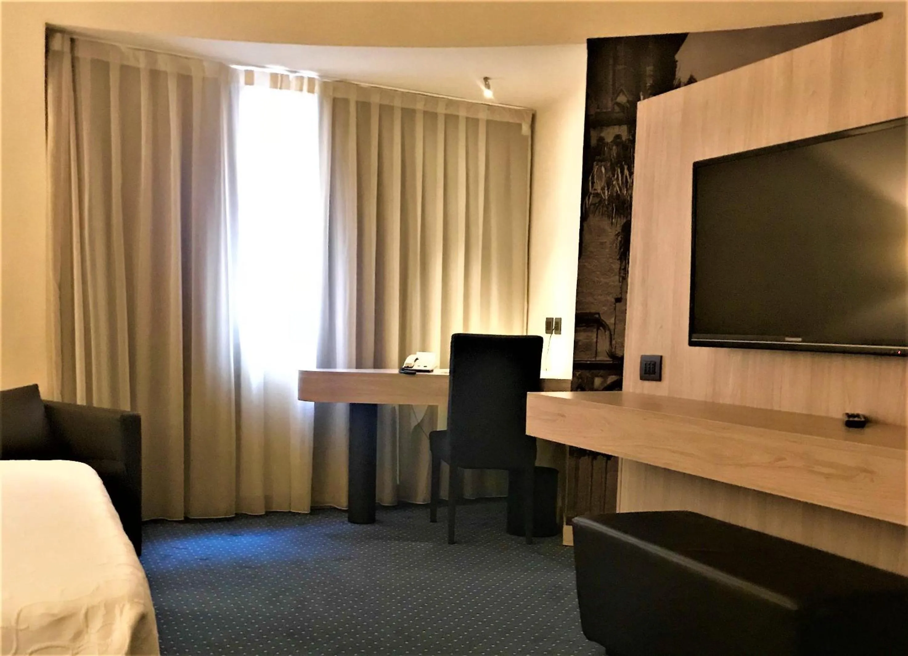 TV and multimedia, Bed in Hotel Federico II Central Palace