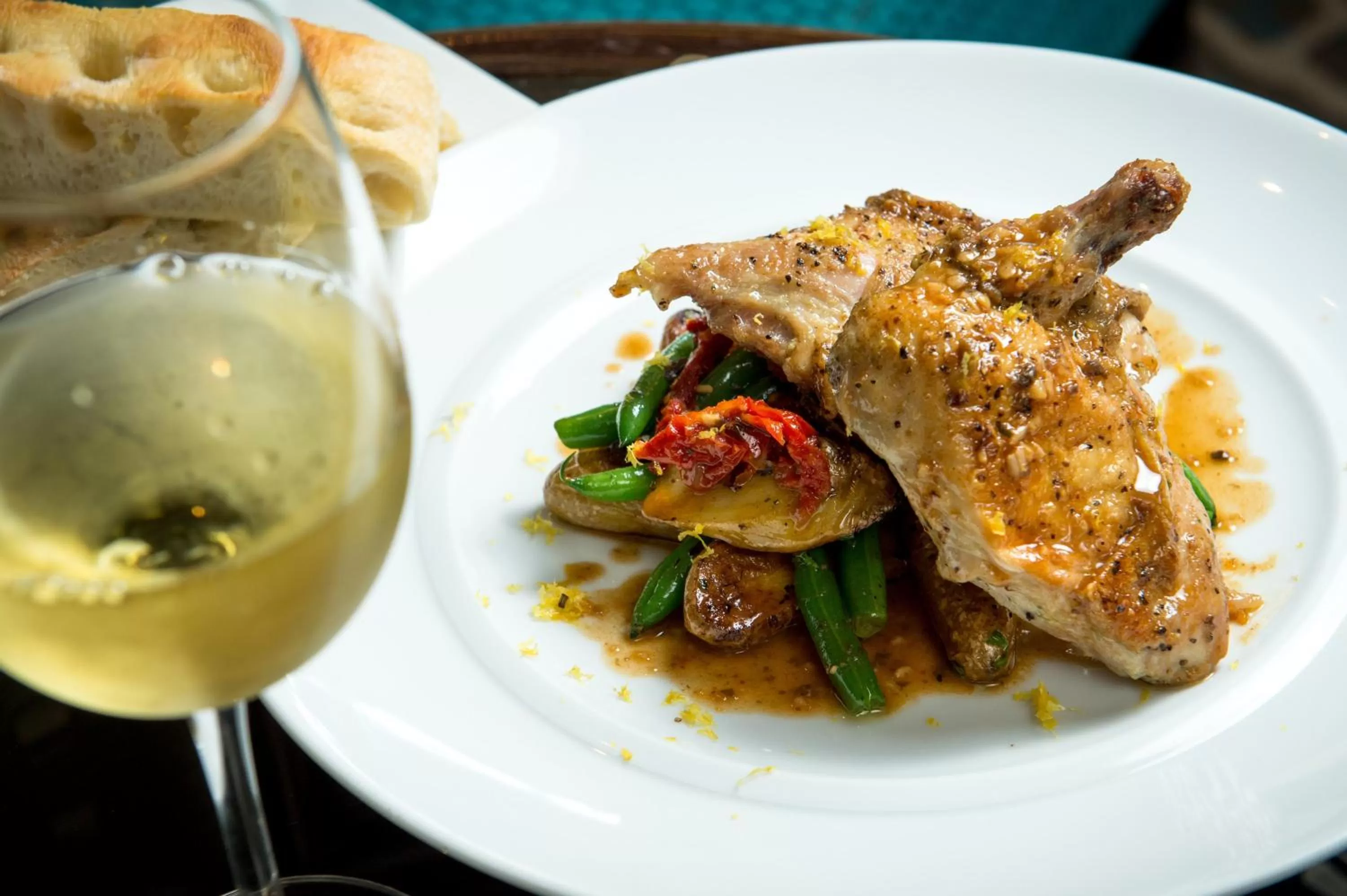 Restaurant/places to eat in Crowne Plaza Cabana Hotel by IHG