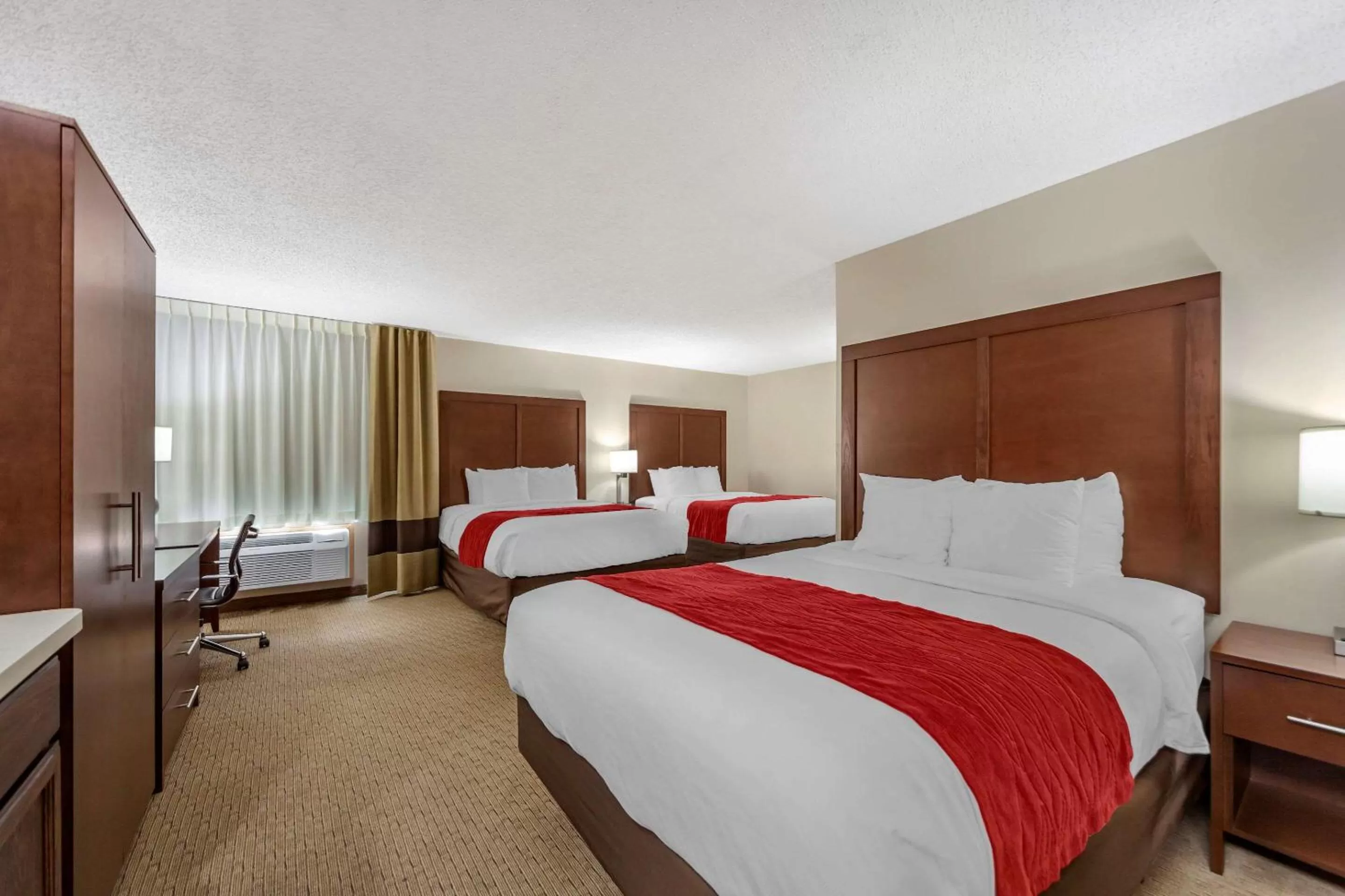 Photo of the whole room, Bed in Comfort Inn Valentine