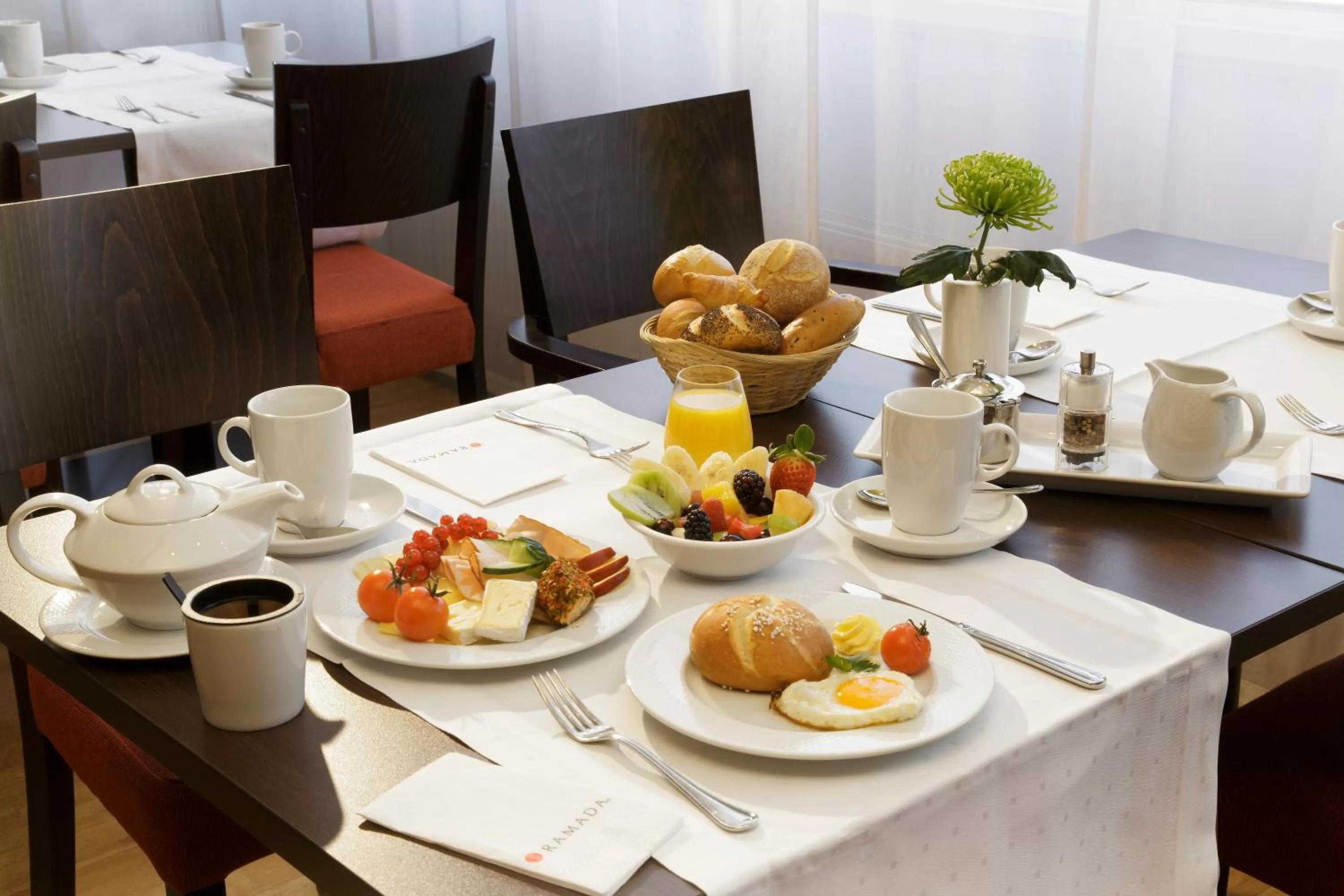 Restaurant/places to eat in SOALTEE Hotel by Trip Inn Frankfurt Messe Tagungshotel