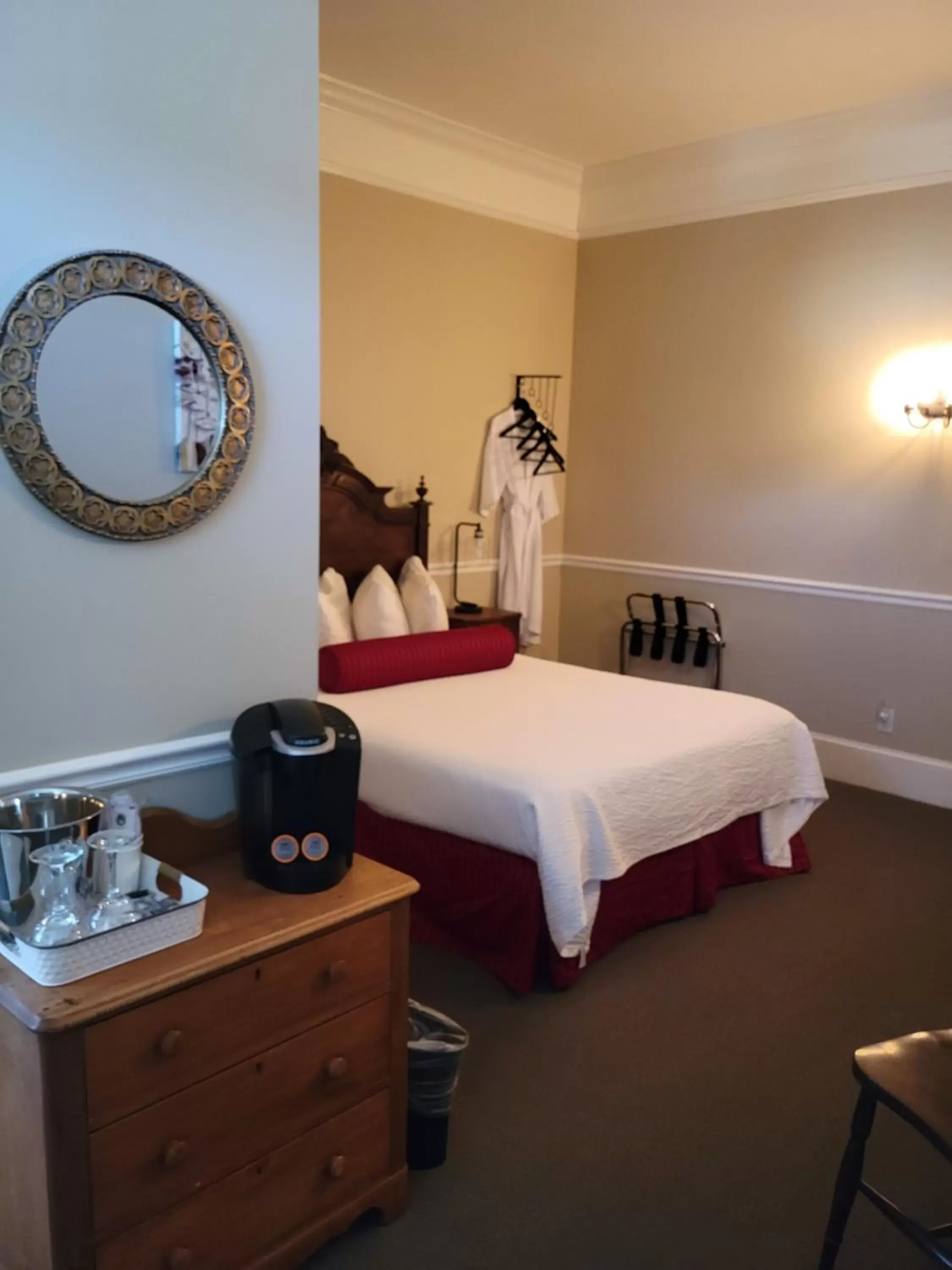 Queen Room - Disability Access in The Inn at 161 Queen Room - Disability Access in The Inn at 161