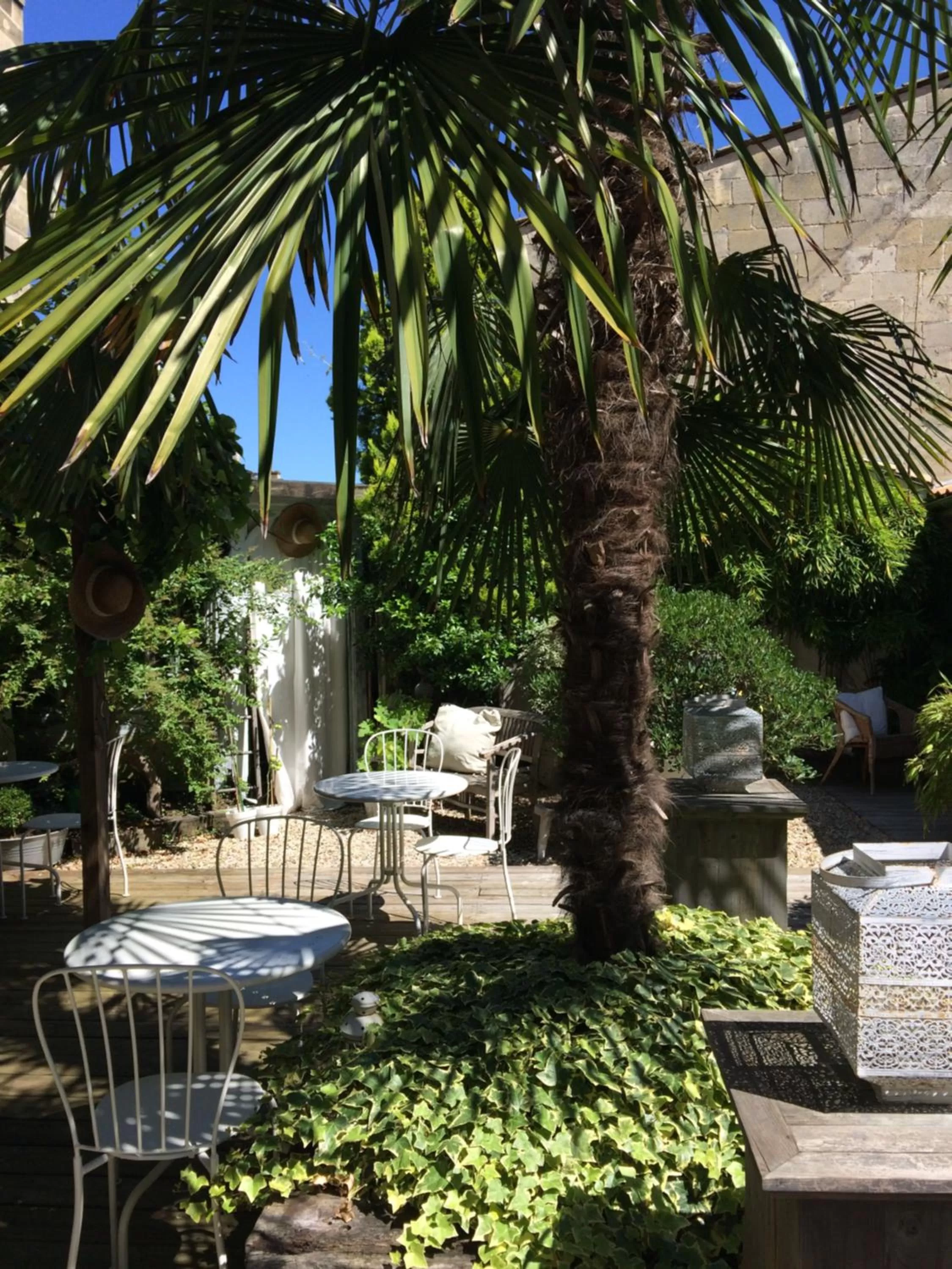 Patio in Maison du Lierre Bordeaux Centre ville