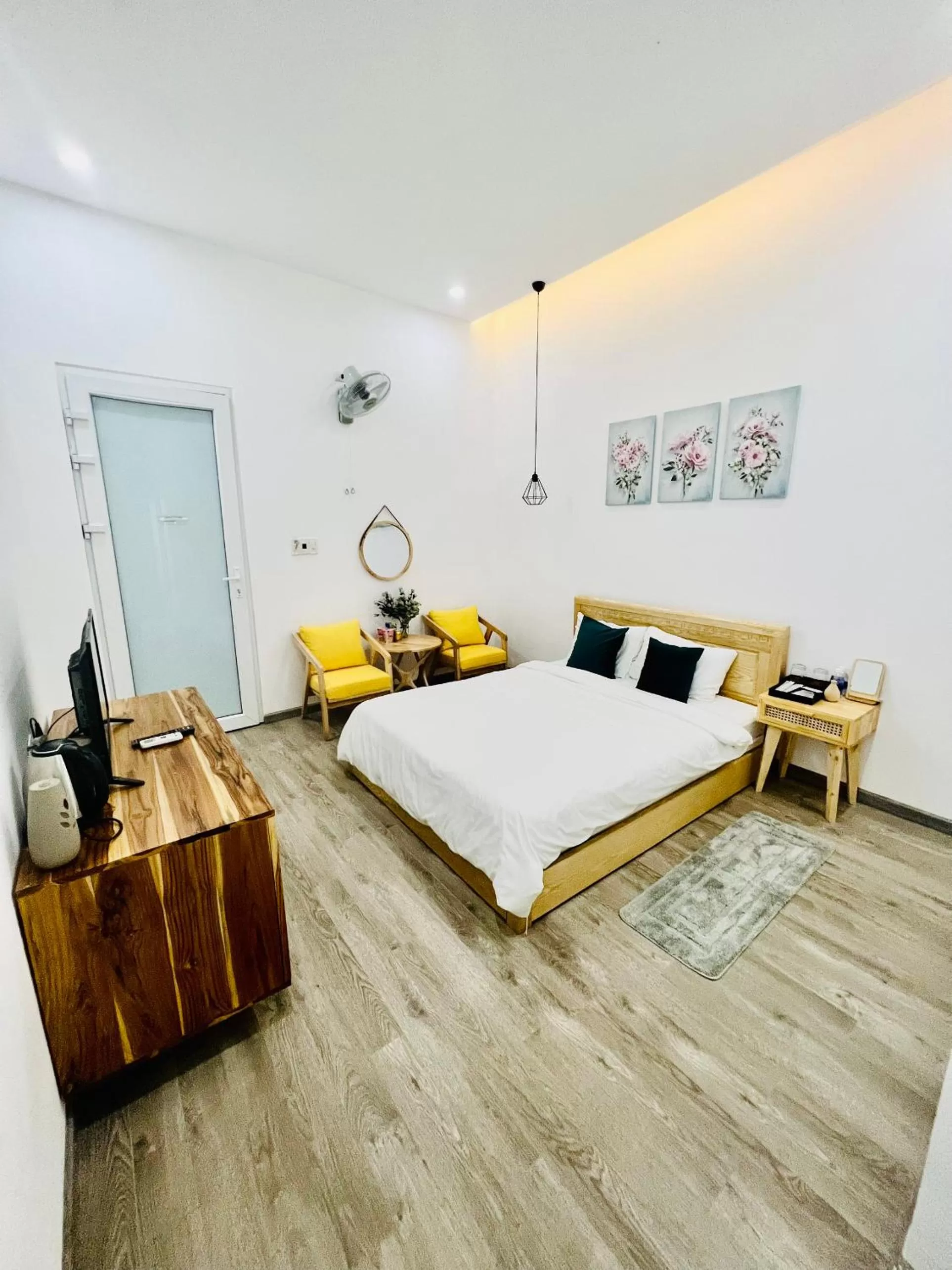 Photo of the whole room, Bed in D'Villa Hotel - Homestay