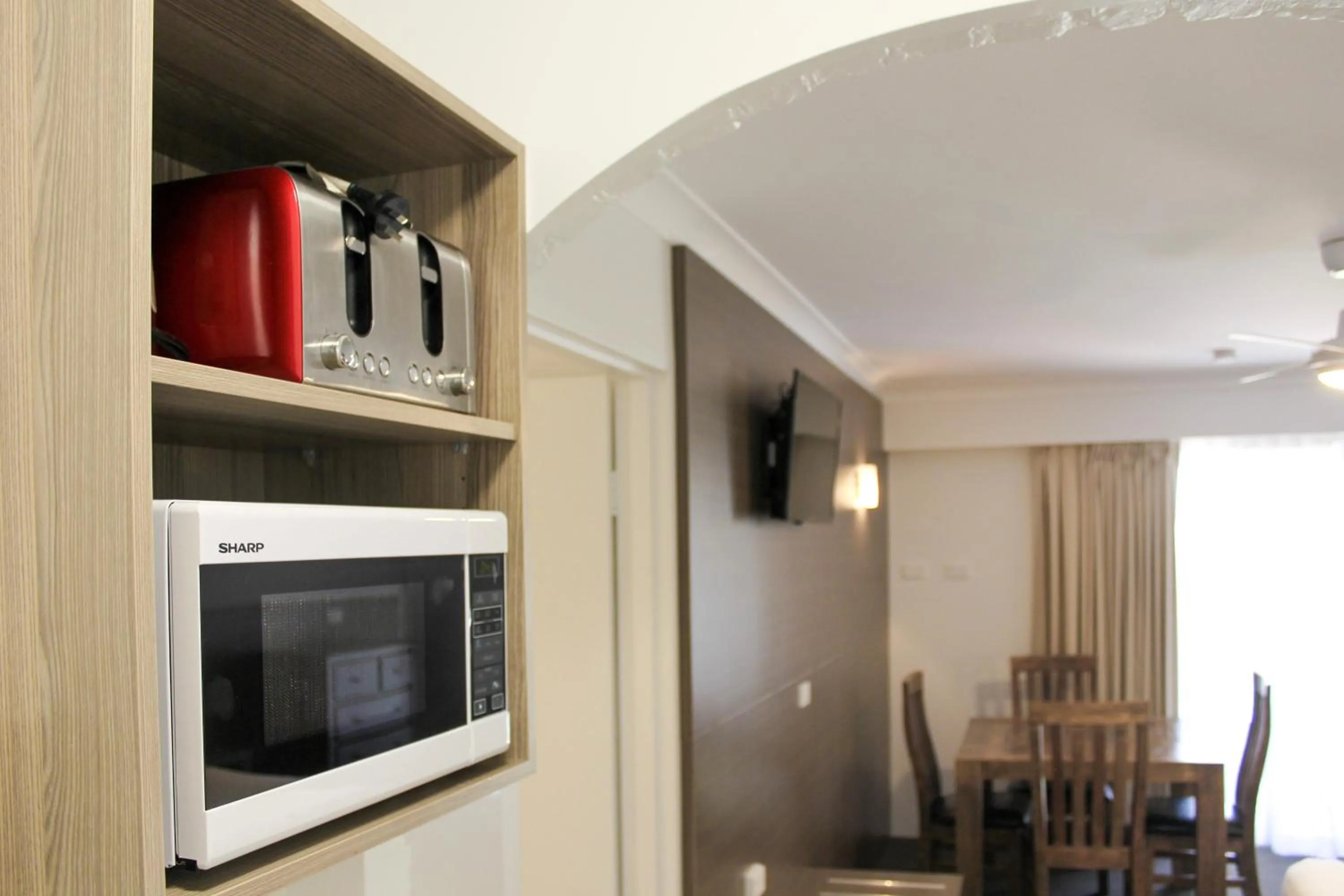 Kitchen or kitchenette in Aston Motel Yamba
