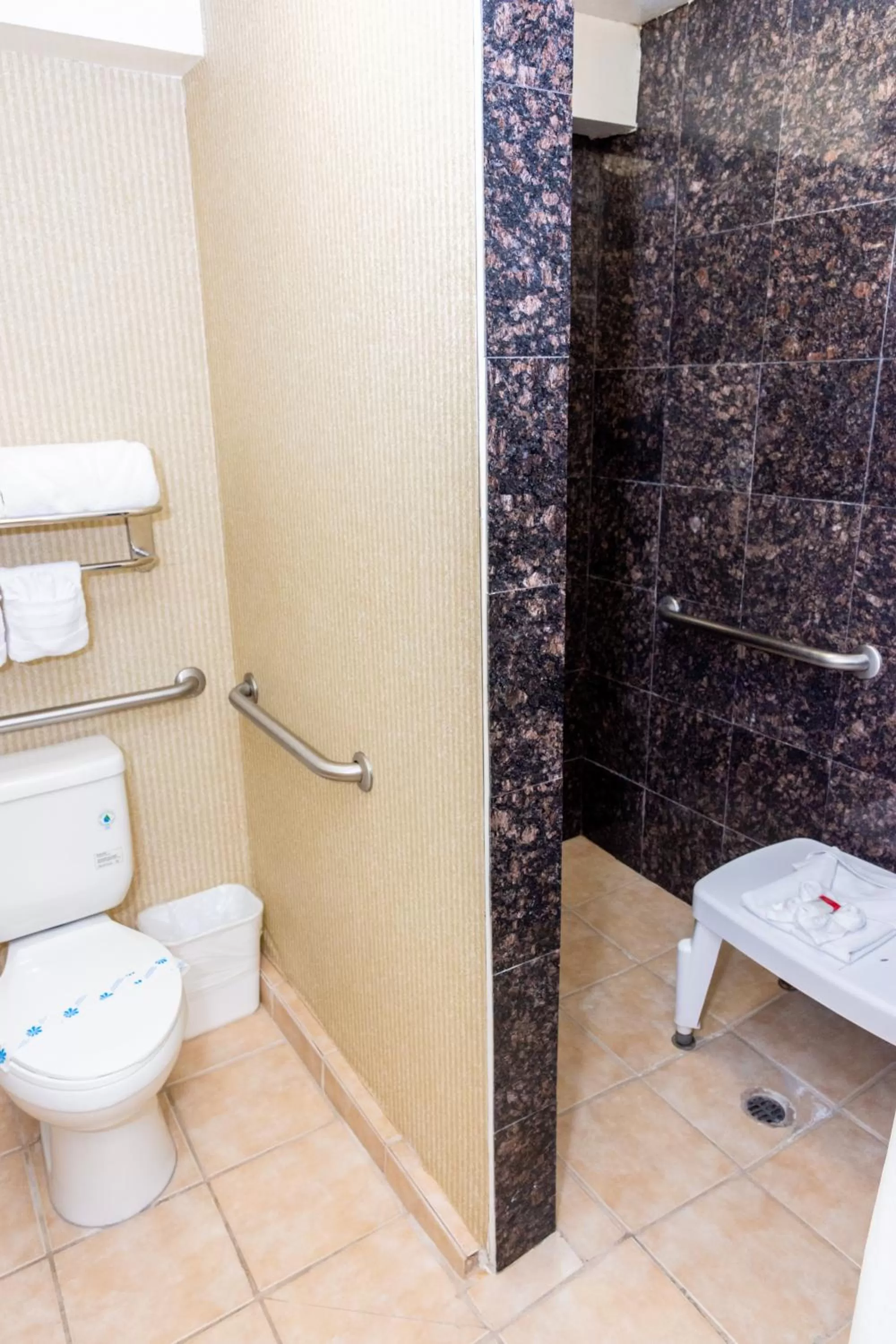 Days Inn & Suites by Wyndham Artesia