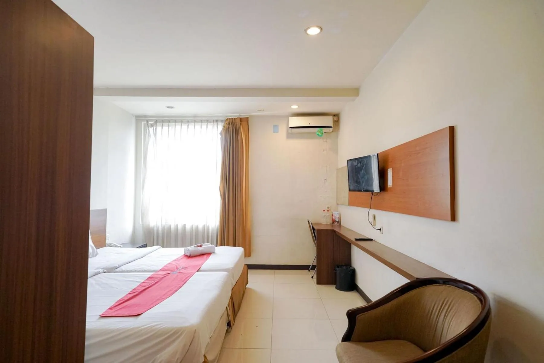 Bedroom, Bed in RedDoorz Near Braga Street