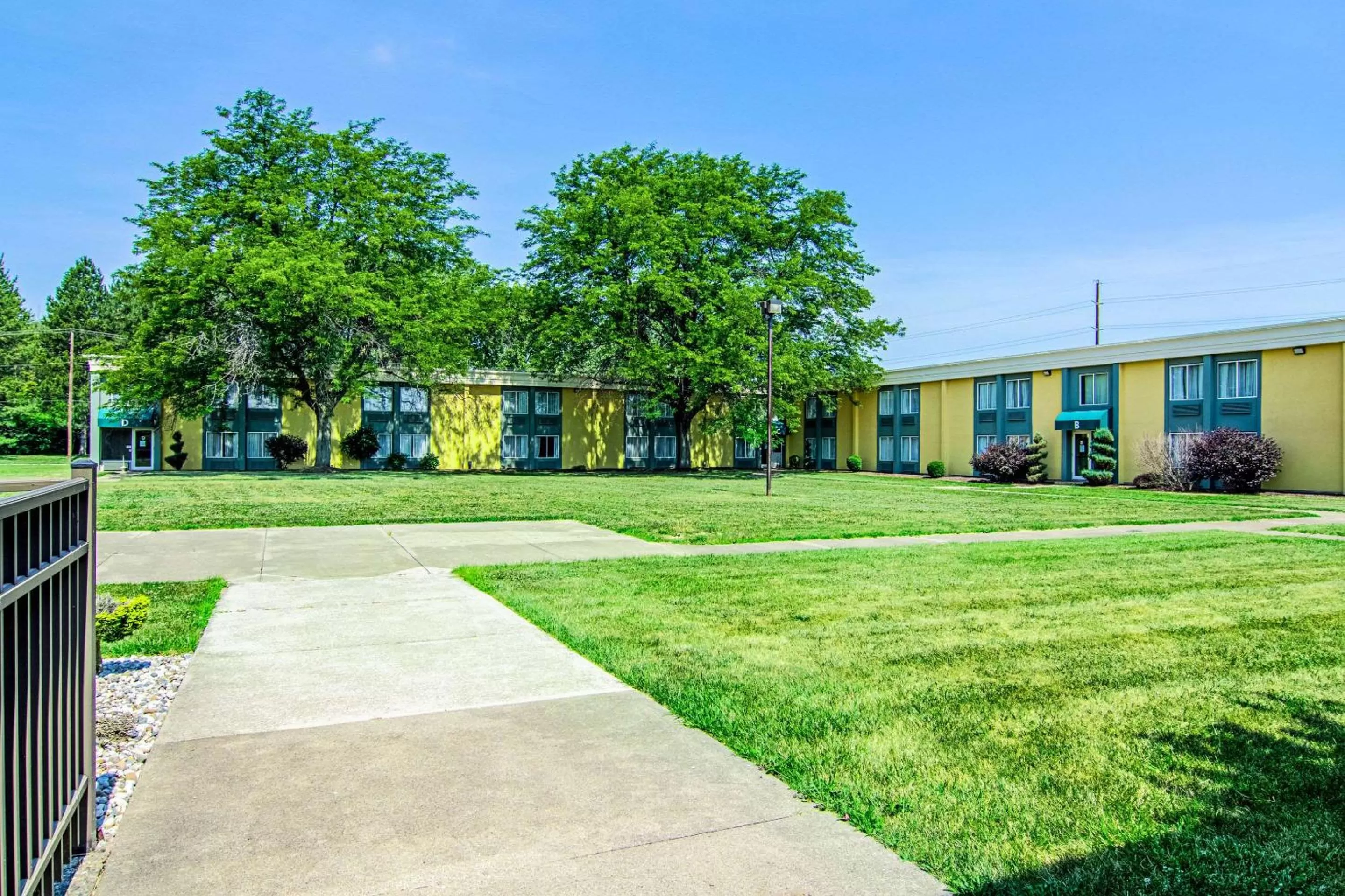 Natural landscape, Property Building in Quality Inn