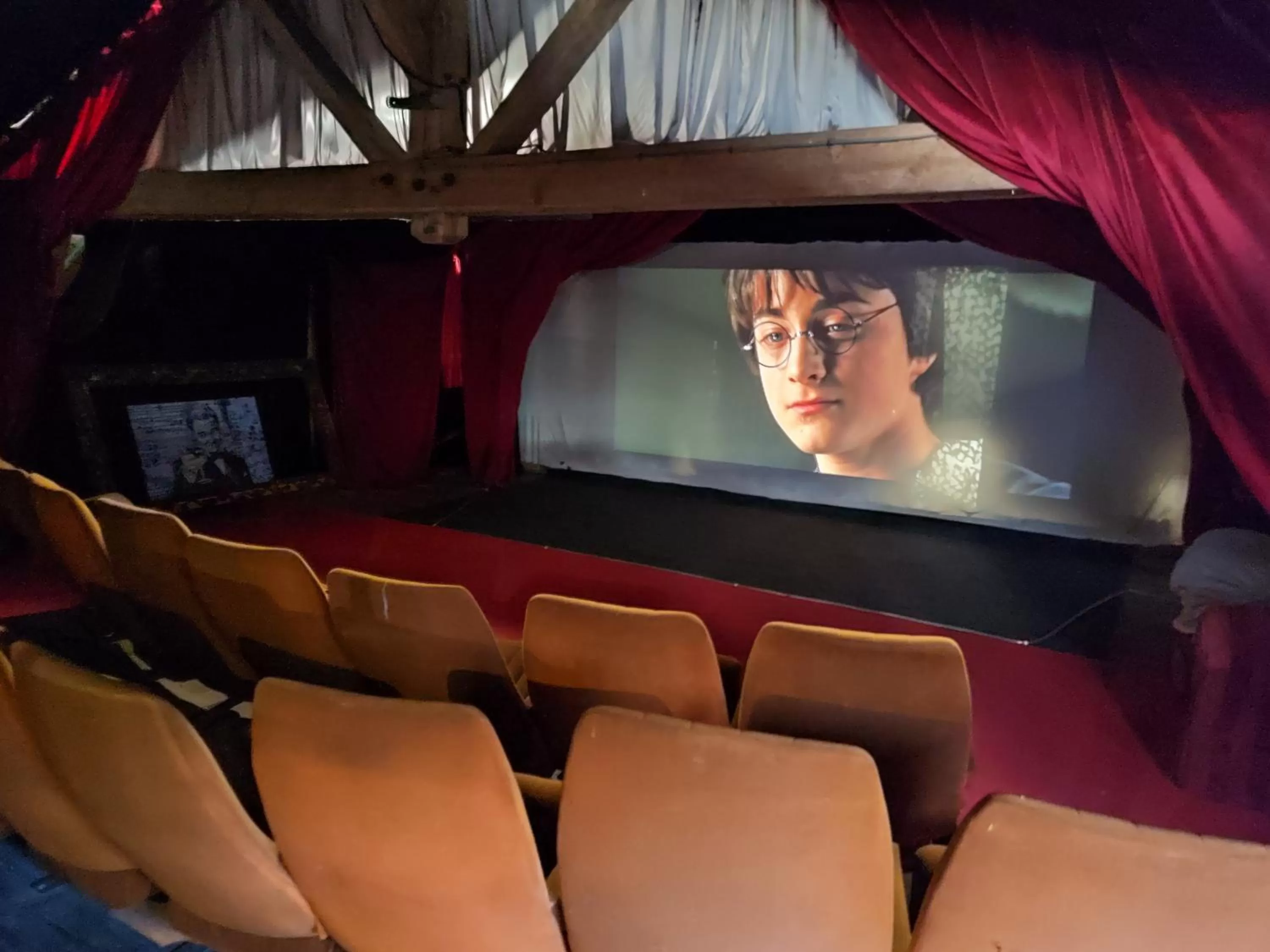 Communal lounge/ TV room in Chambres d'Hotes Le 1900