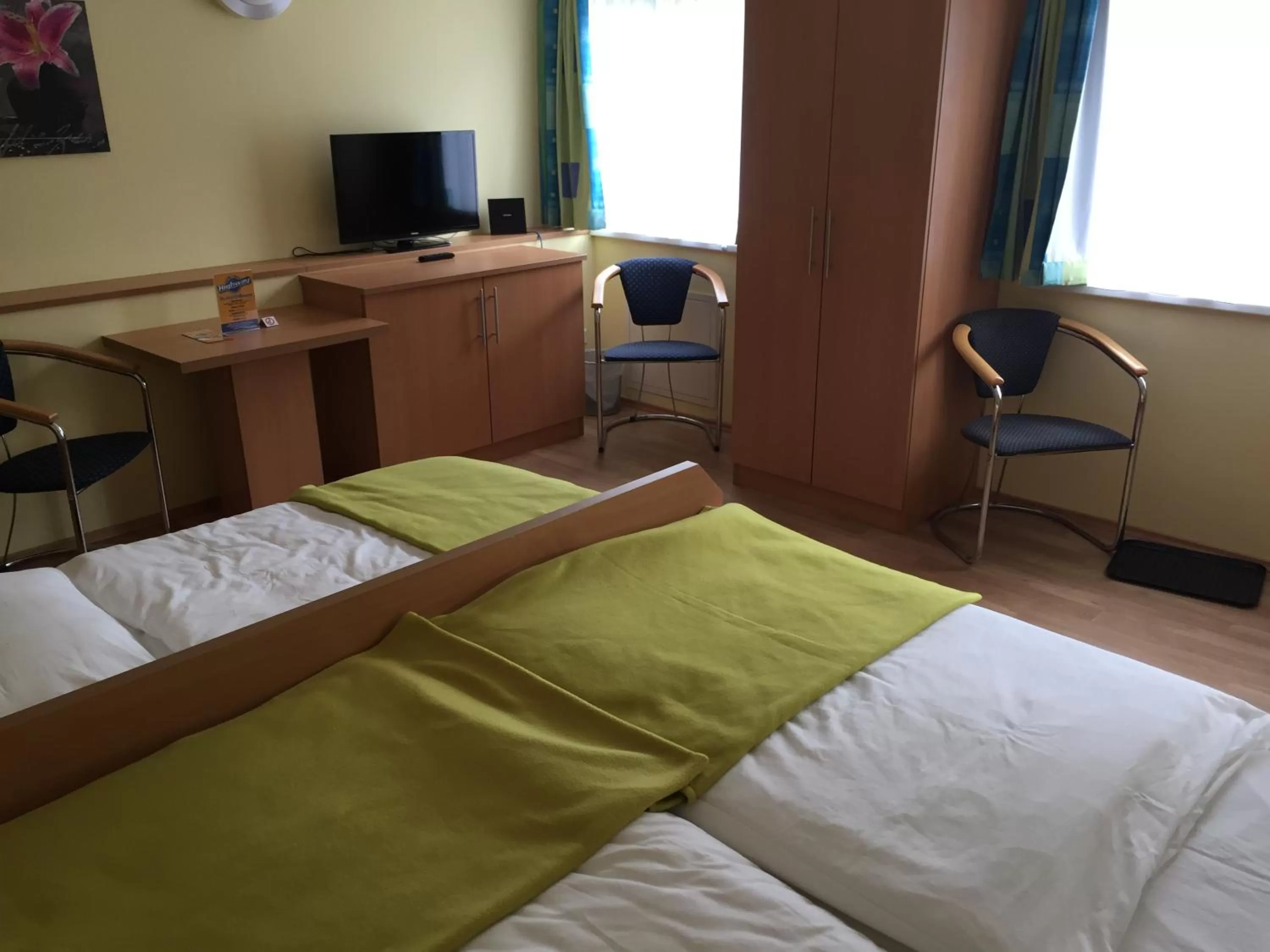 Photo of the whole room, Bed in Hotel Highway - Bed & Breakfast