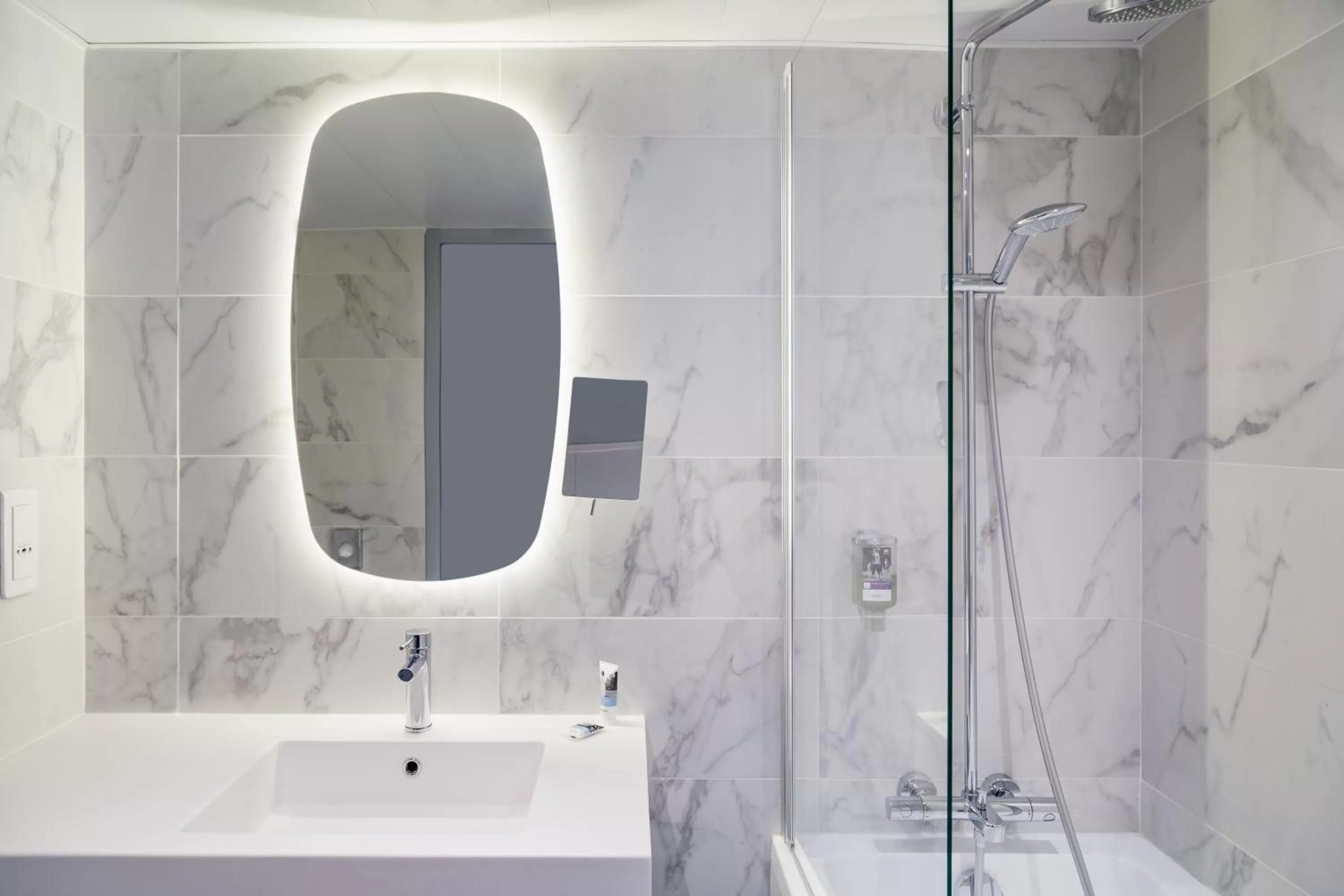 Bathroom in Mercure Nancy Centre Place Stanislas