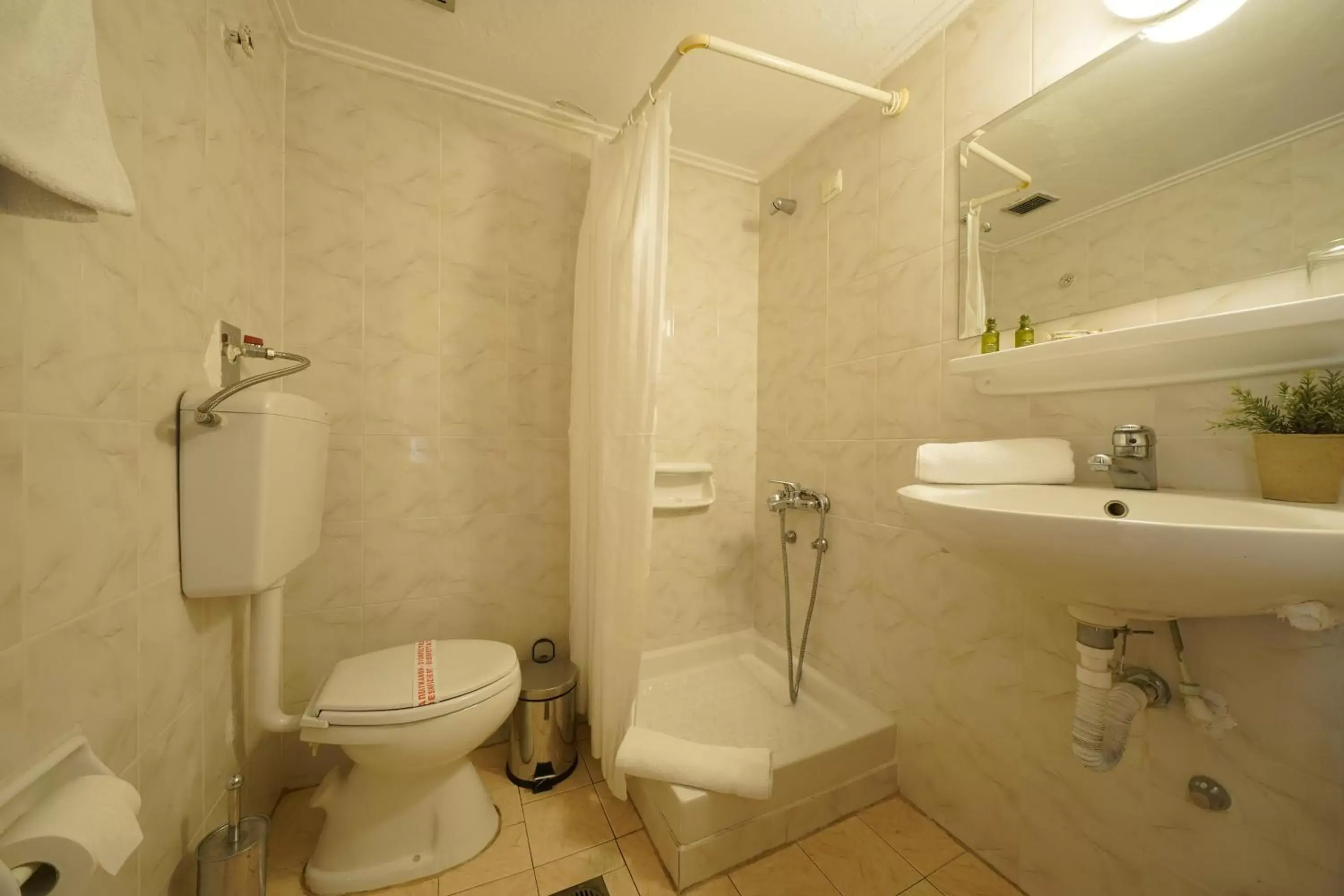Budget Double or Twin Room in Esperia Hotel Budget Double or Twin Room in Esperia Hotel