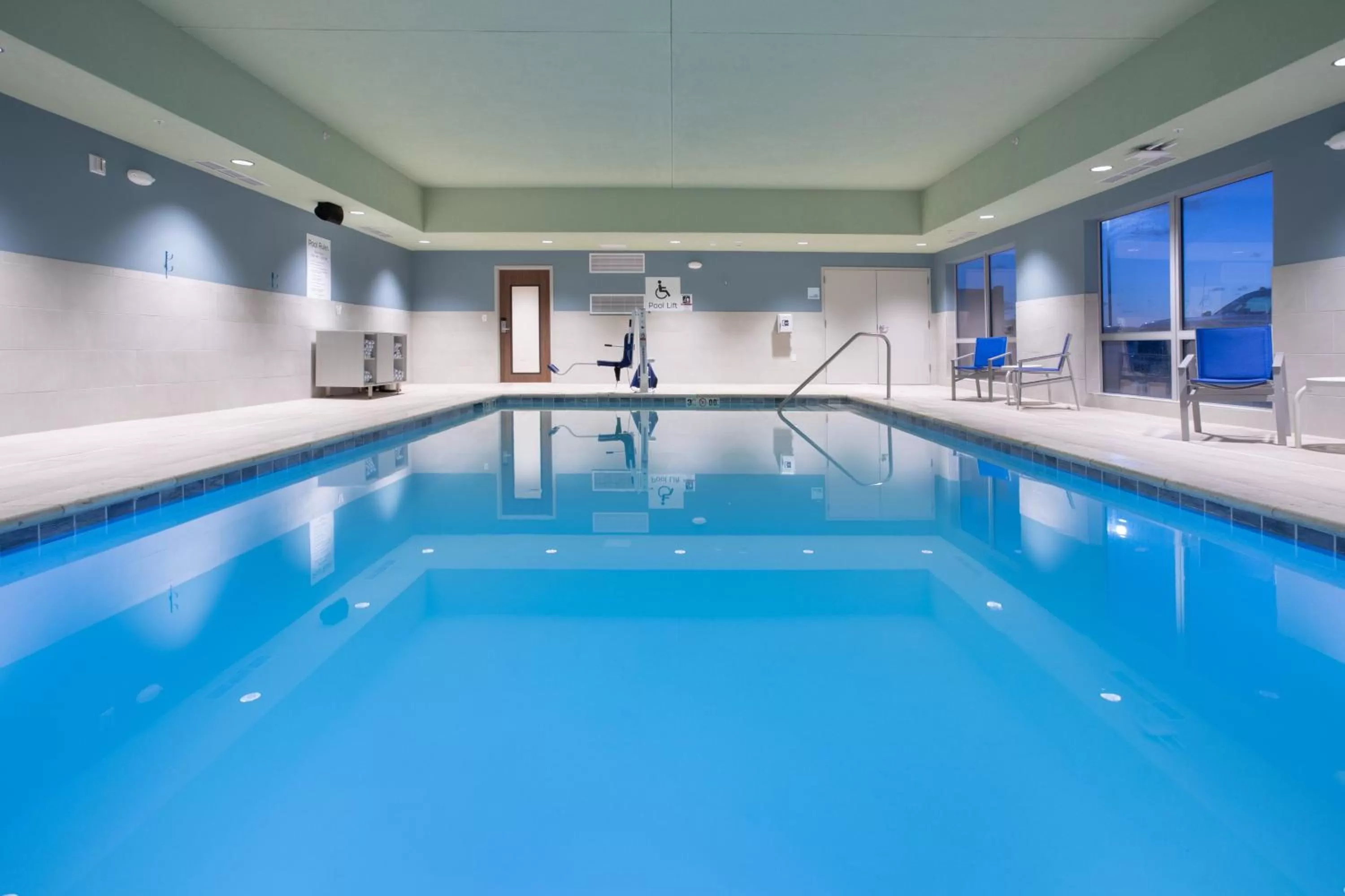Swimming pool in Holiday Inn Express & Suites - Goodland I-70 by IHG