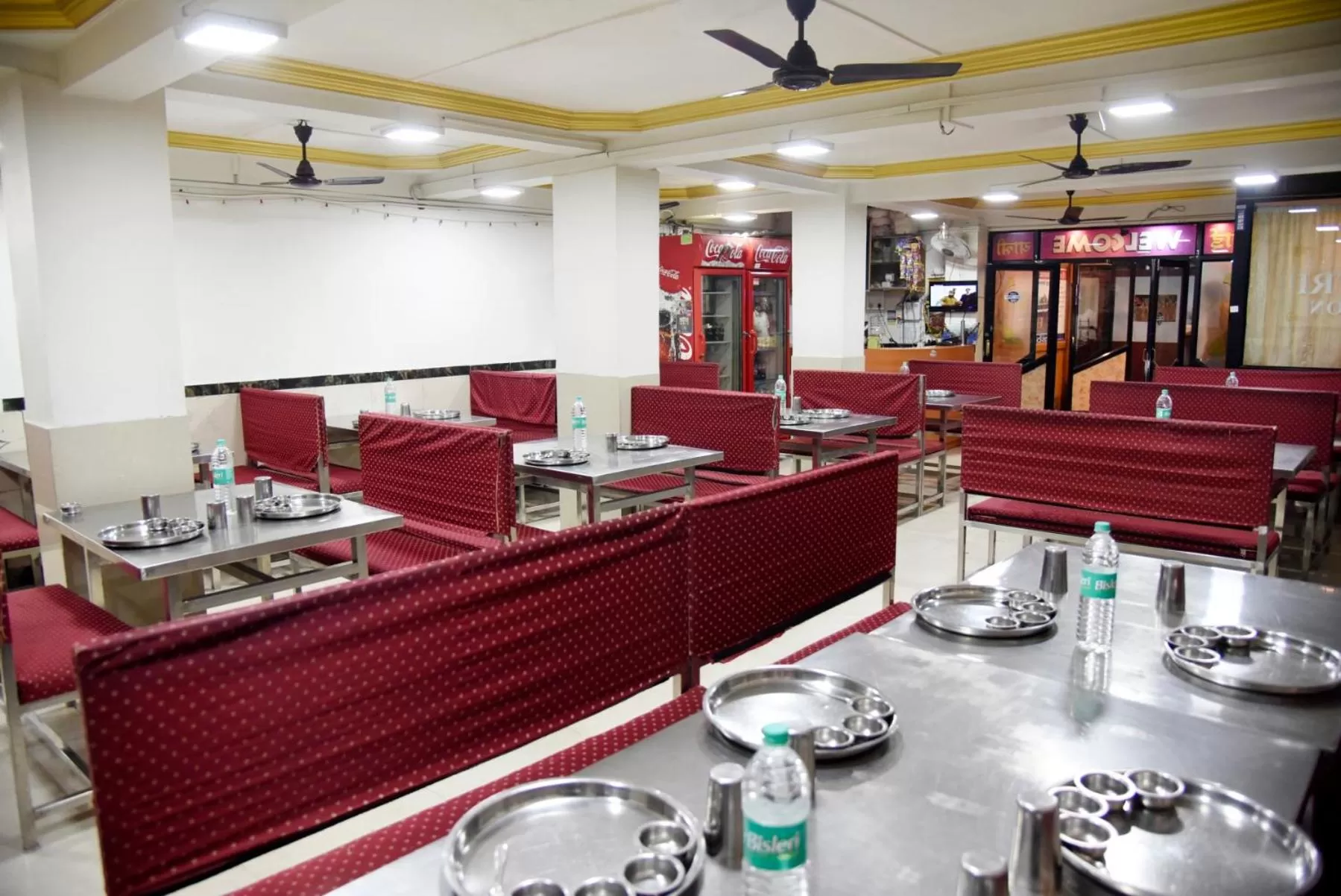 Restaurant/Places to Eat in Hotel Sai Yatri