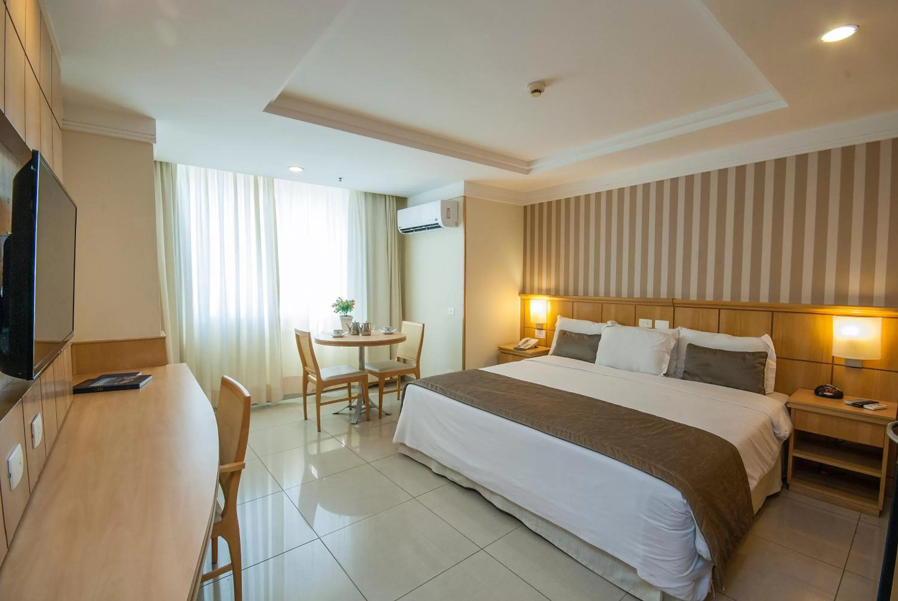 Sea view, Bed in Hotel Astoria Palace