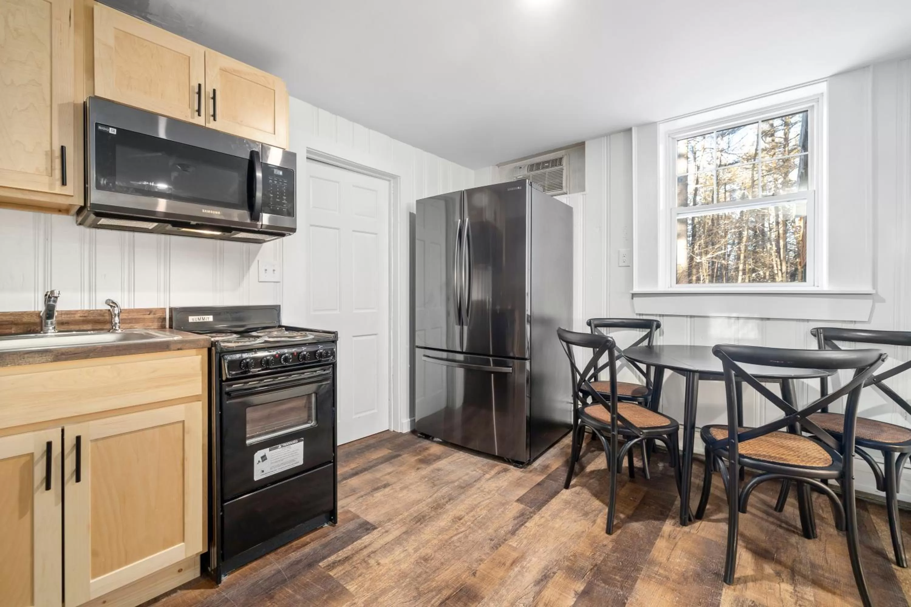 Kitchen or kitchenette in The Inn & More