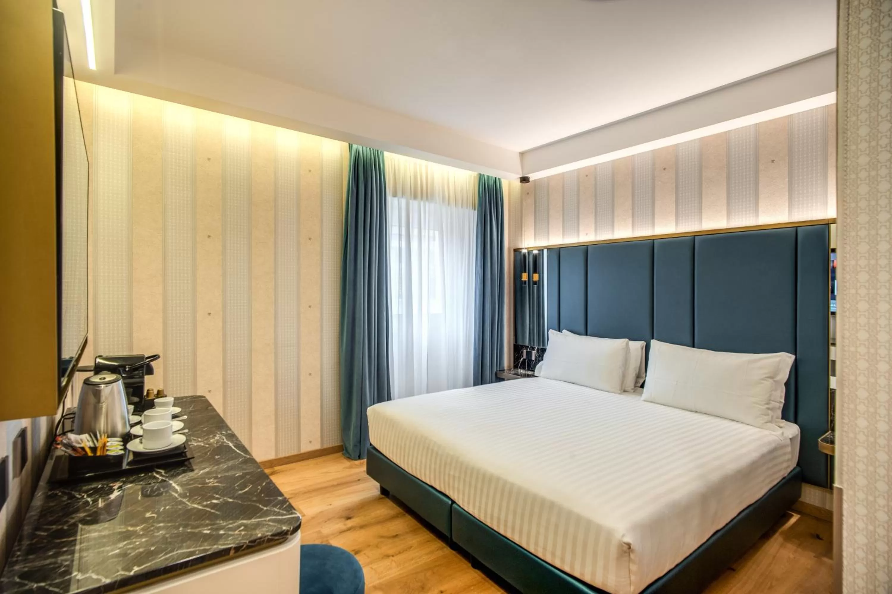 Photo of the whole room, Bed in CC Palace Hotel