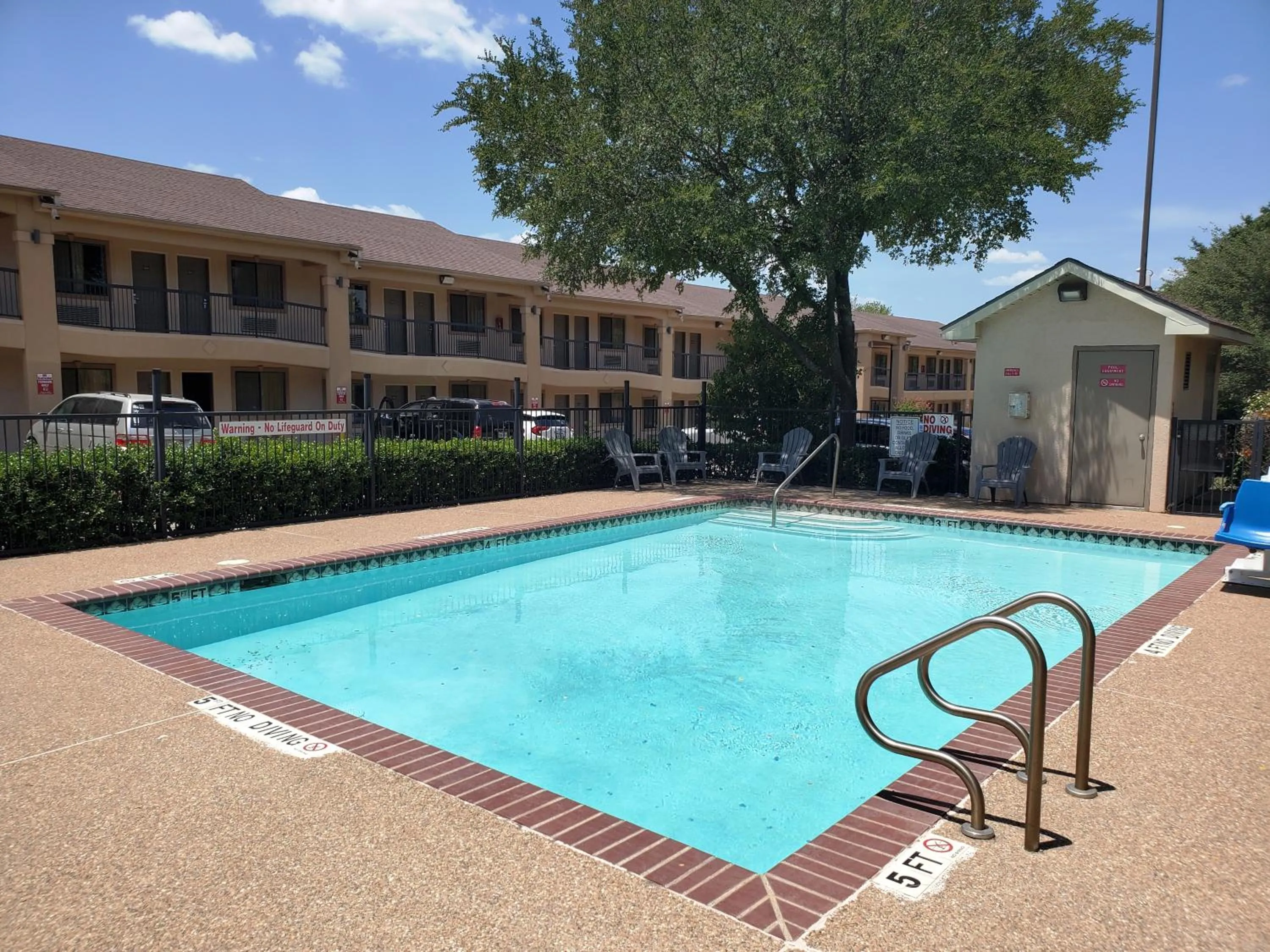 Property building in Highland Inn