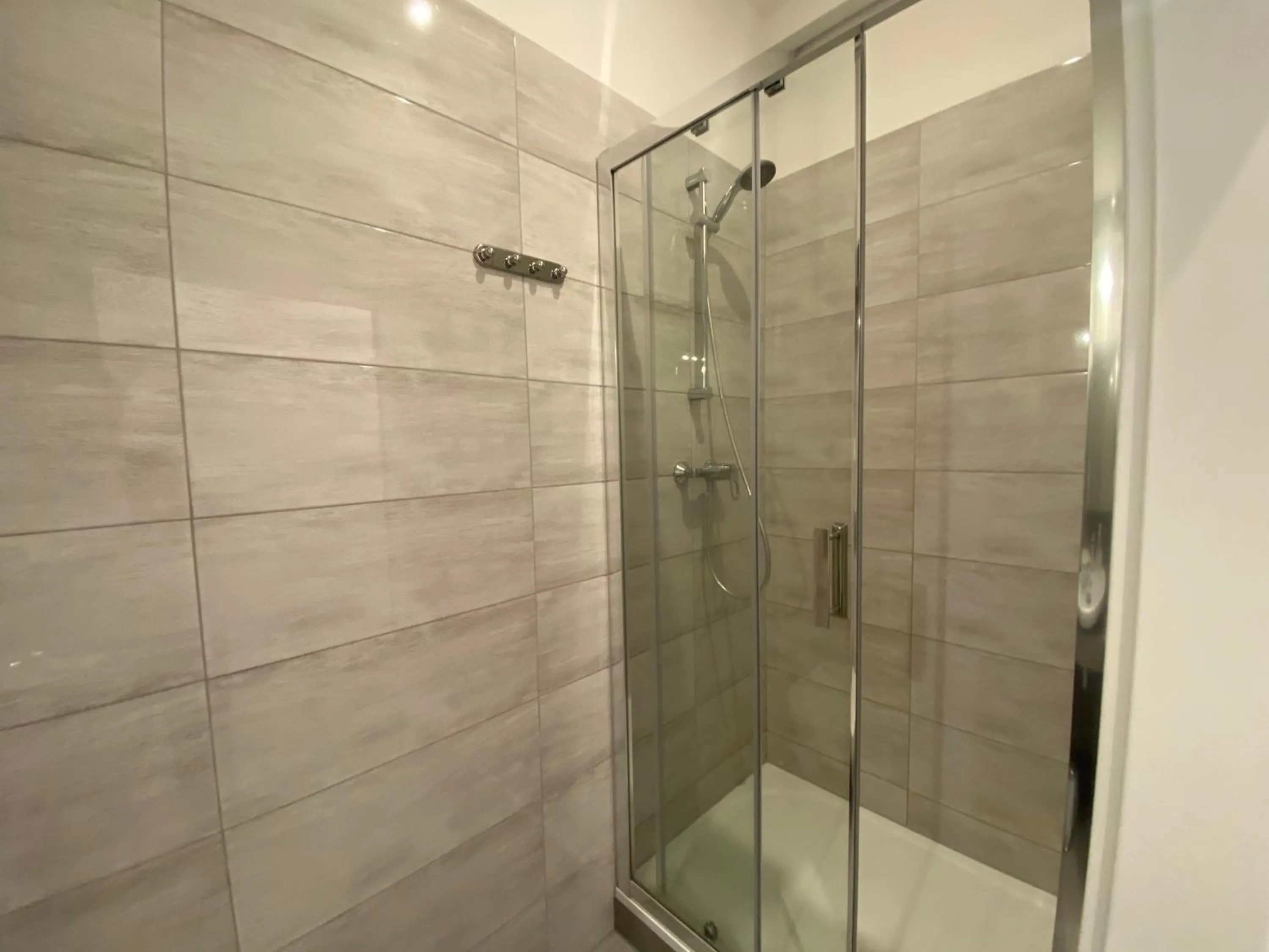 Shower in P&J Apartments Floriańska