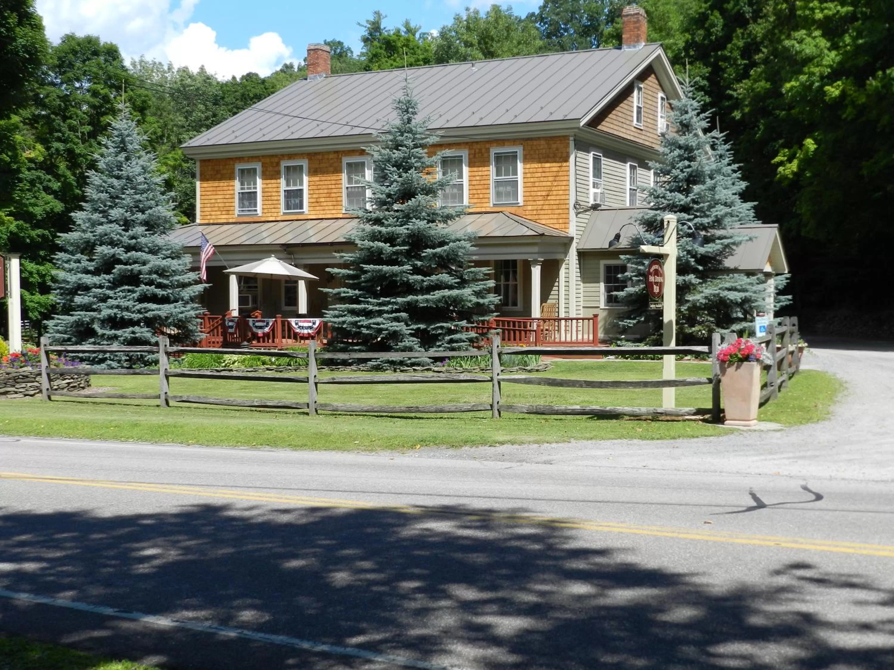 Facade/entrance, Property Building in Waybury Inn