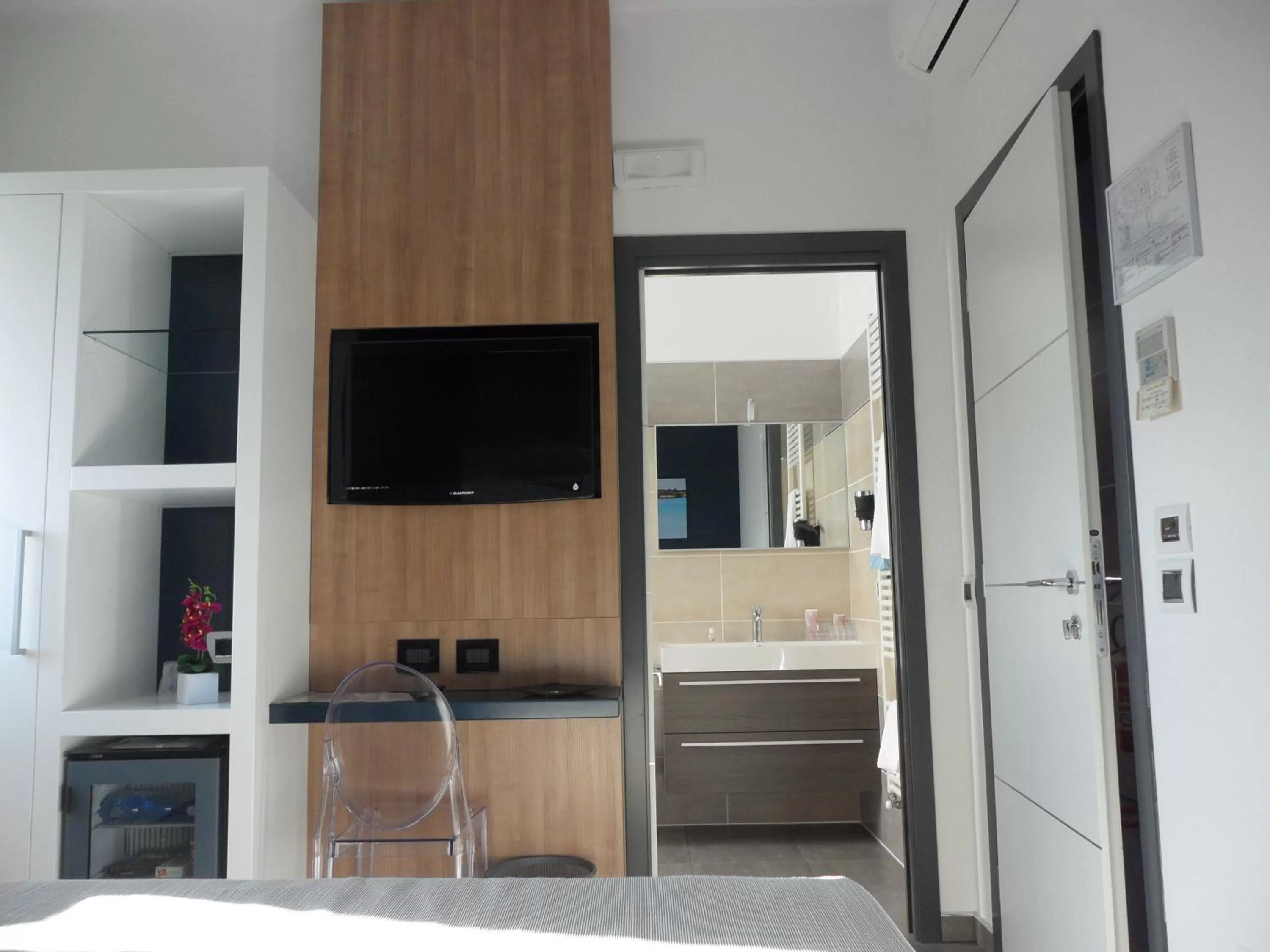 Photo of the whole room in Motel S.16