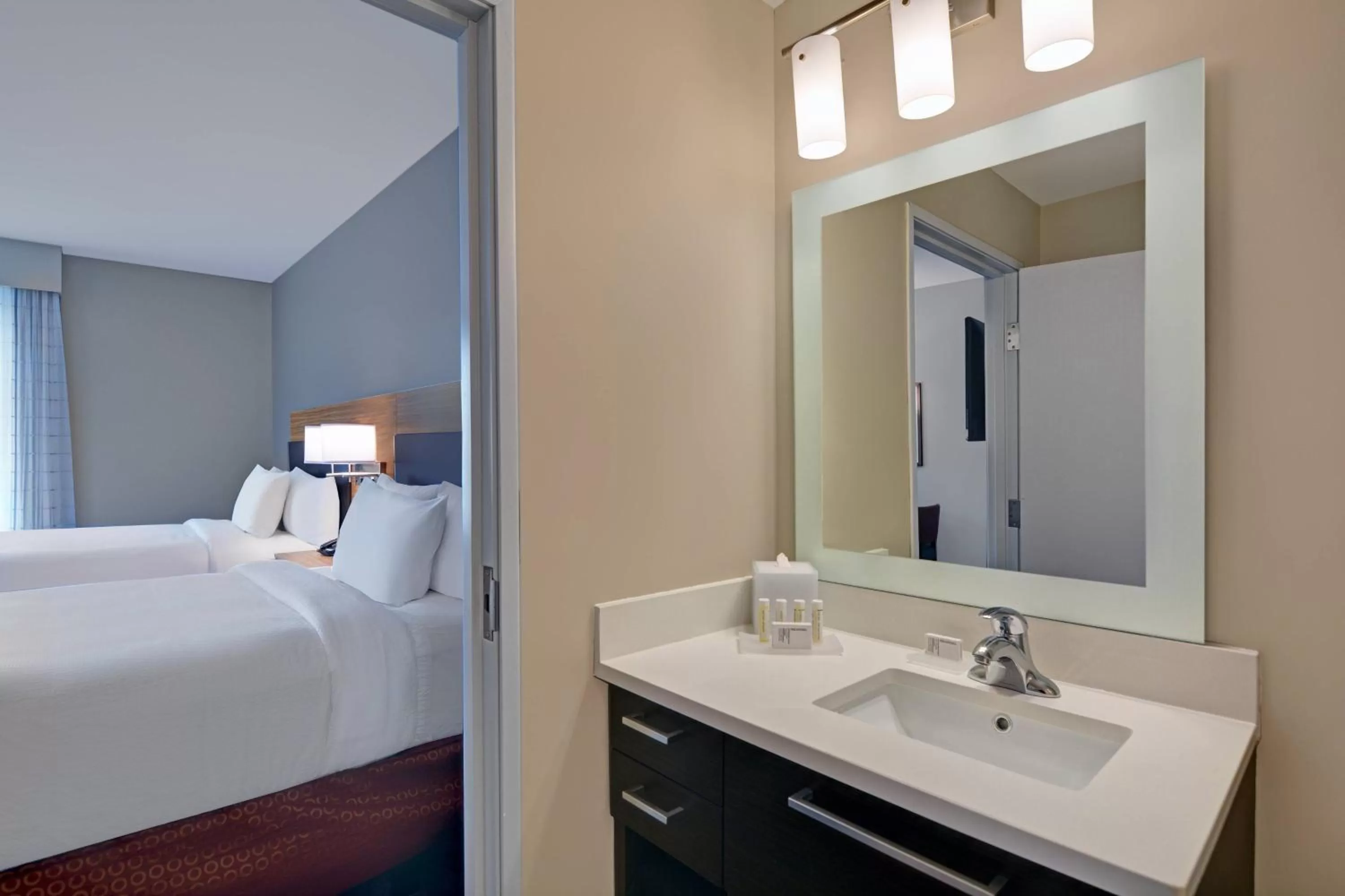 Bathroom, Bed in TownePlace Suites by Marriott Indianapolis Downtown
