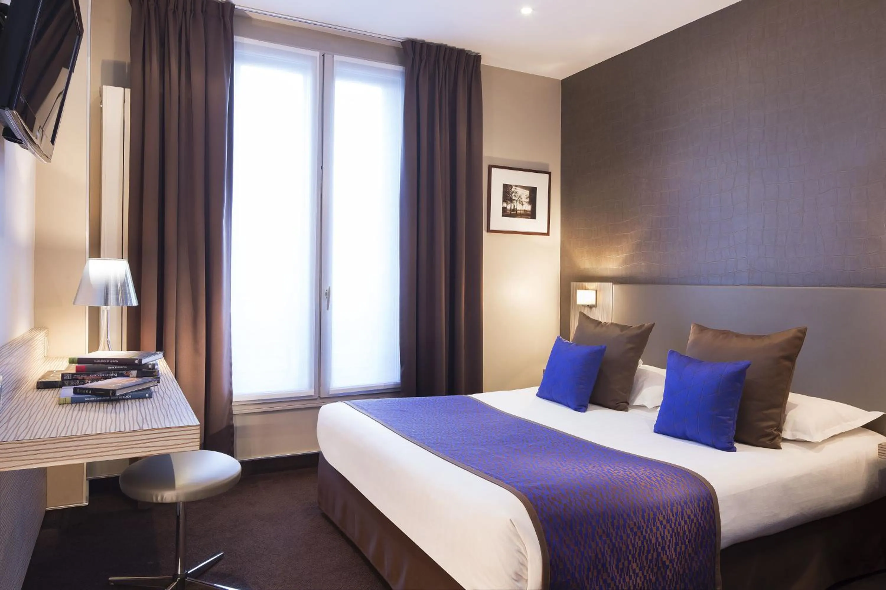 Bedroom, Bed in Acropole