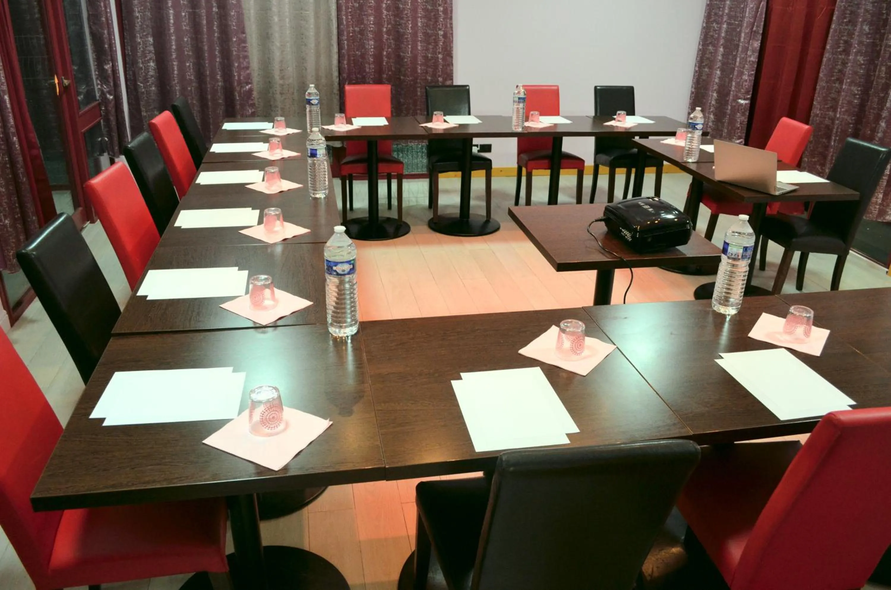 Property building, Business Area/Conference Room in Comfort Hotel Orleans Sud