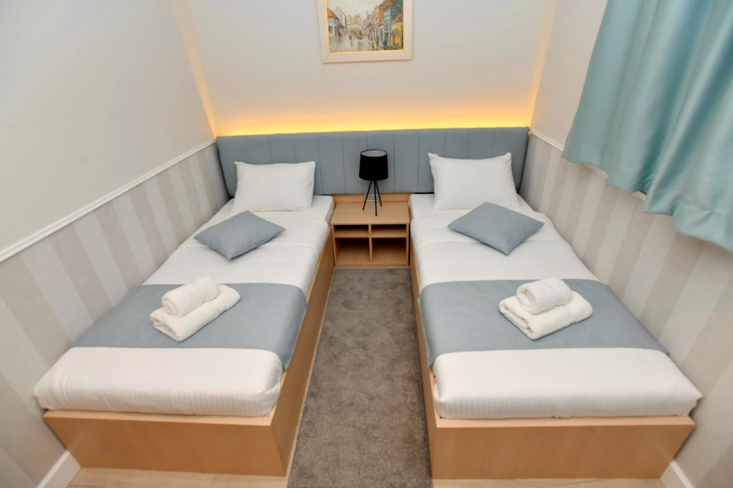 Twin Room with Bathroom in PRESIDENT