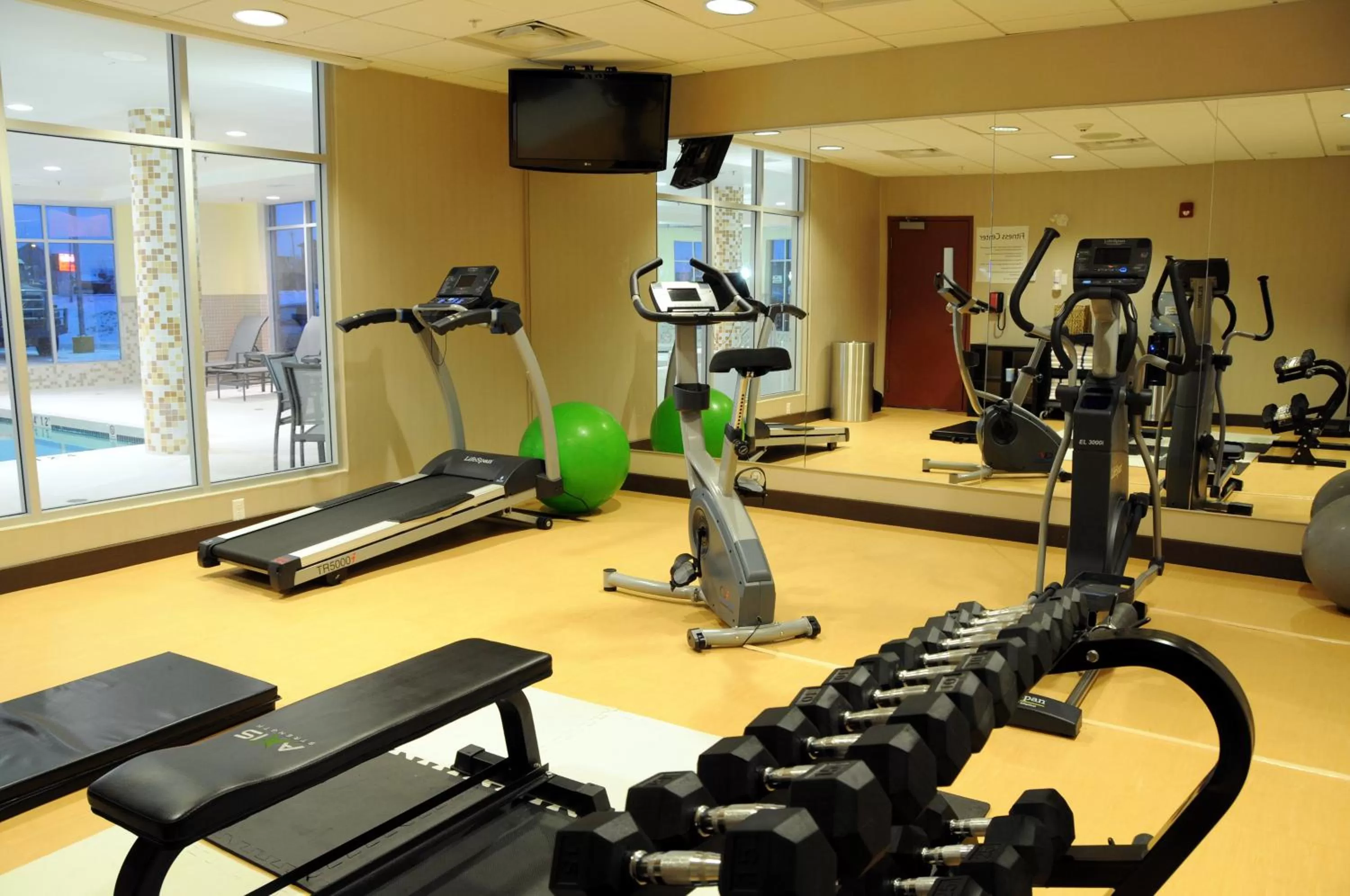 Fitness centre/facilities in Chateau Inn & Suites Bonnyville