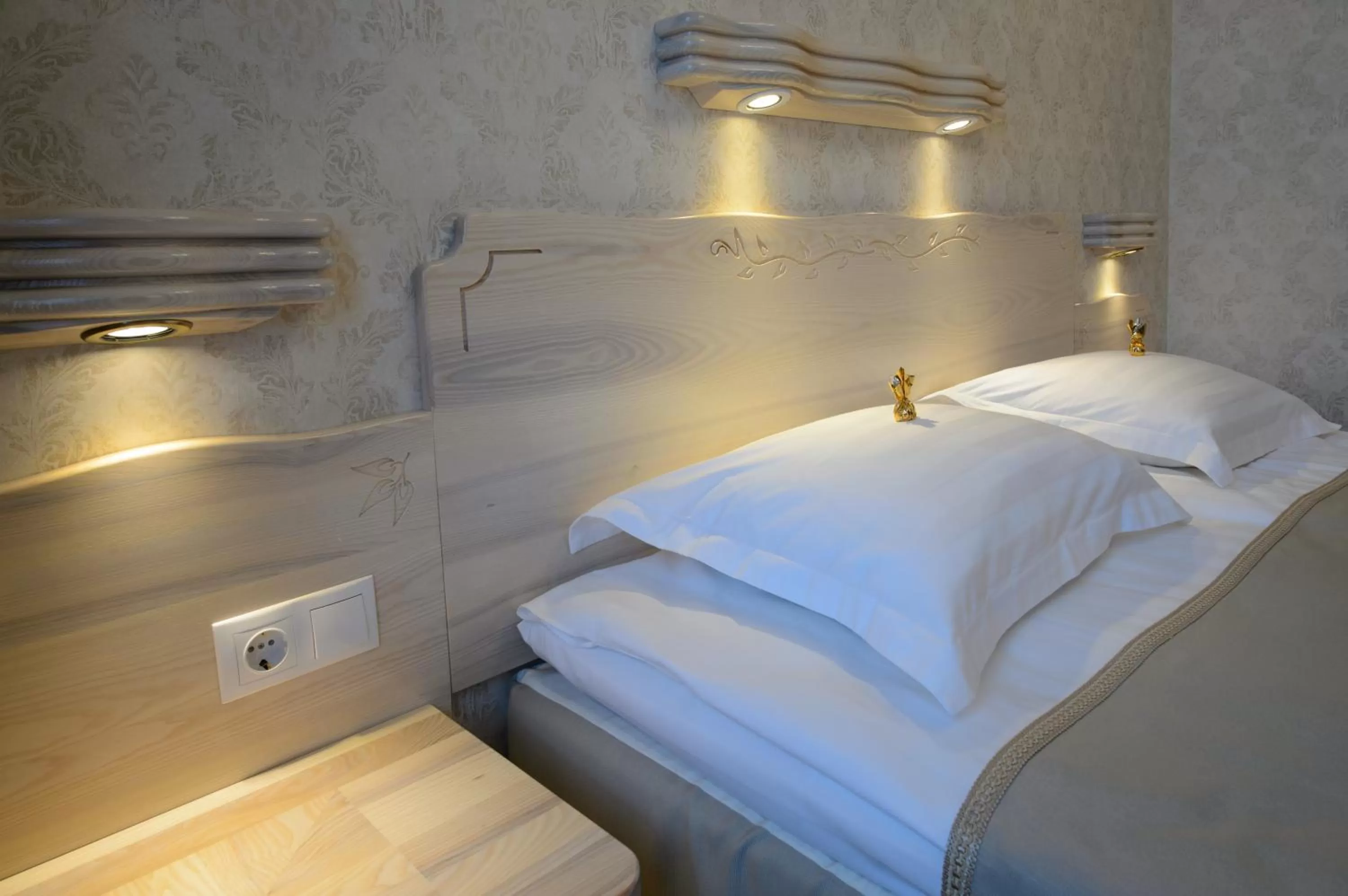 Decorative detail, Bed in Georgi Hotell