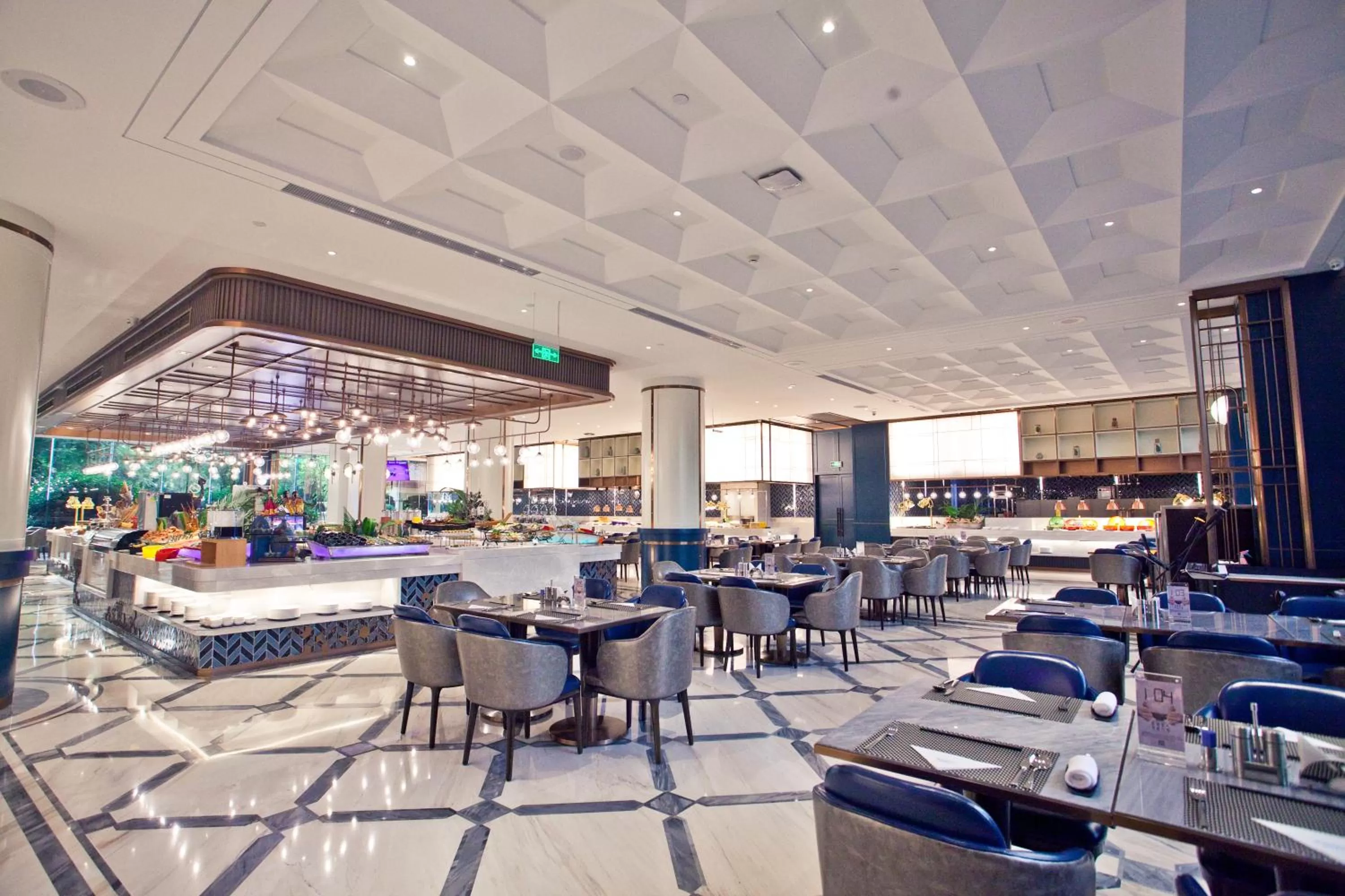 Restaurant/places to eat in Wyndham Qingdao l Free Fixed-Time Shuttle Service Between Hotel and Airport & North Railway Station l Outdoor Children's Amusement Park l 1-Hour Play Snooker or Table Tennis