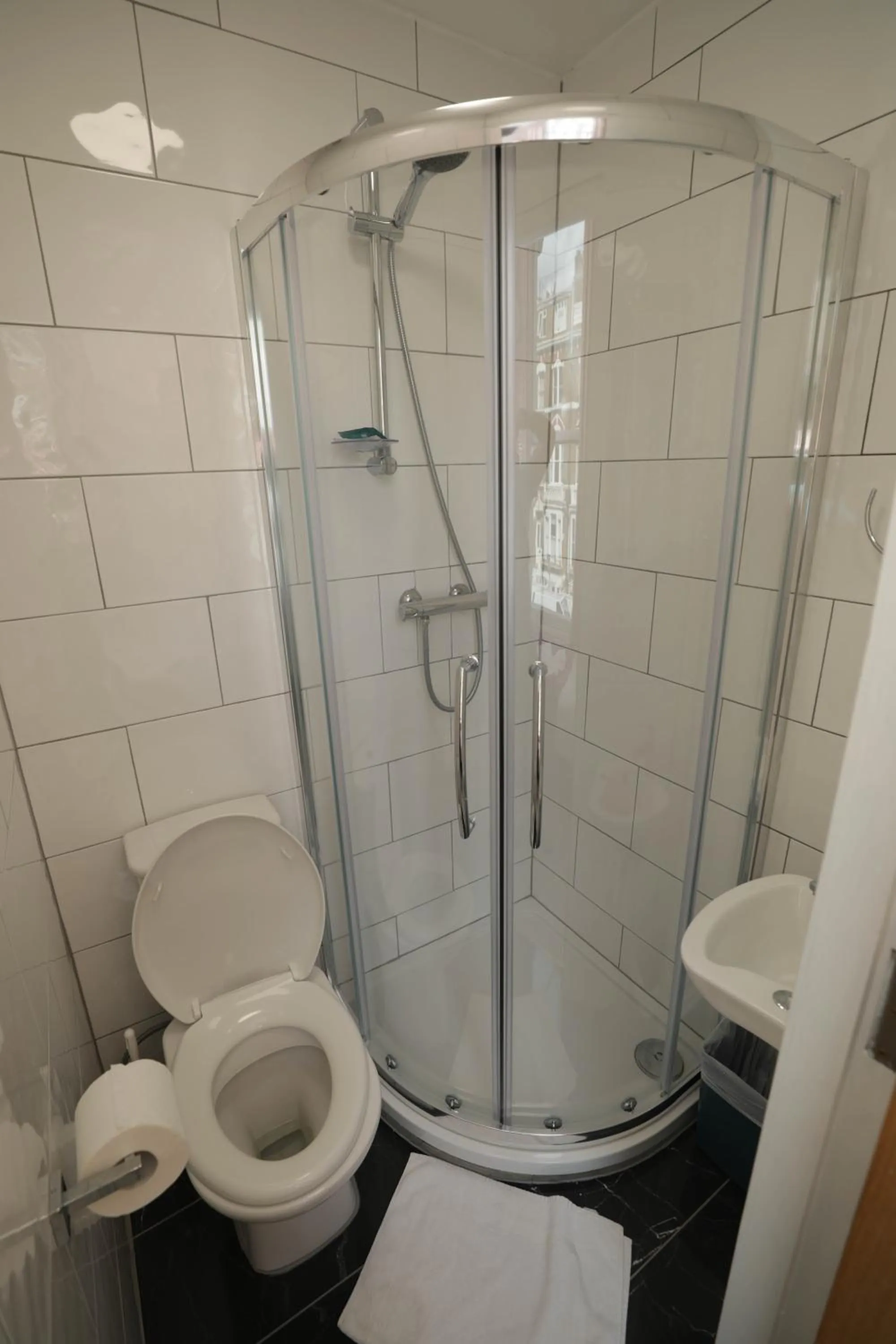 Toilet in Holland Inn Hotel