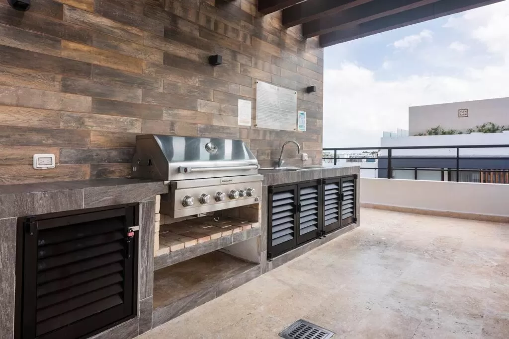 BBQ Facilities in Homely Studio or OneBR in Playa del Carmen w Balcony, BBQ, Pool Infinite, AC, TV Smart, 60mb
