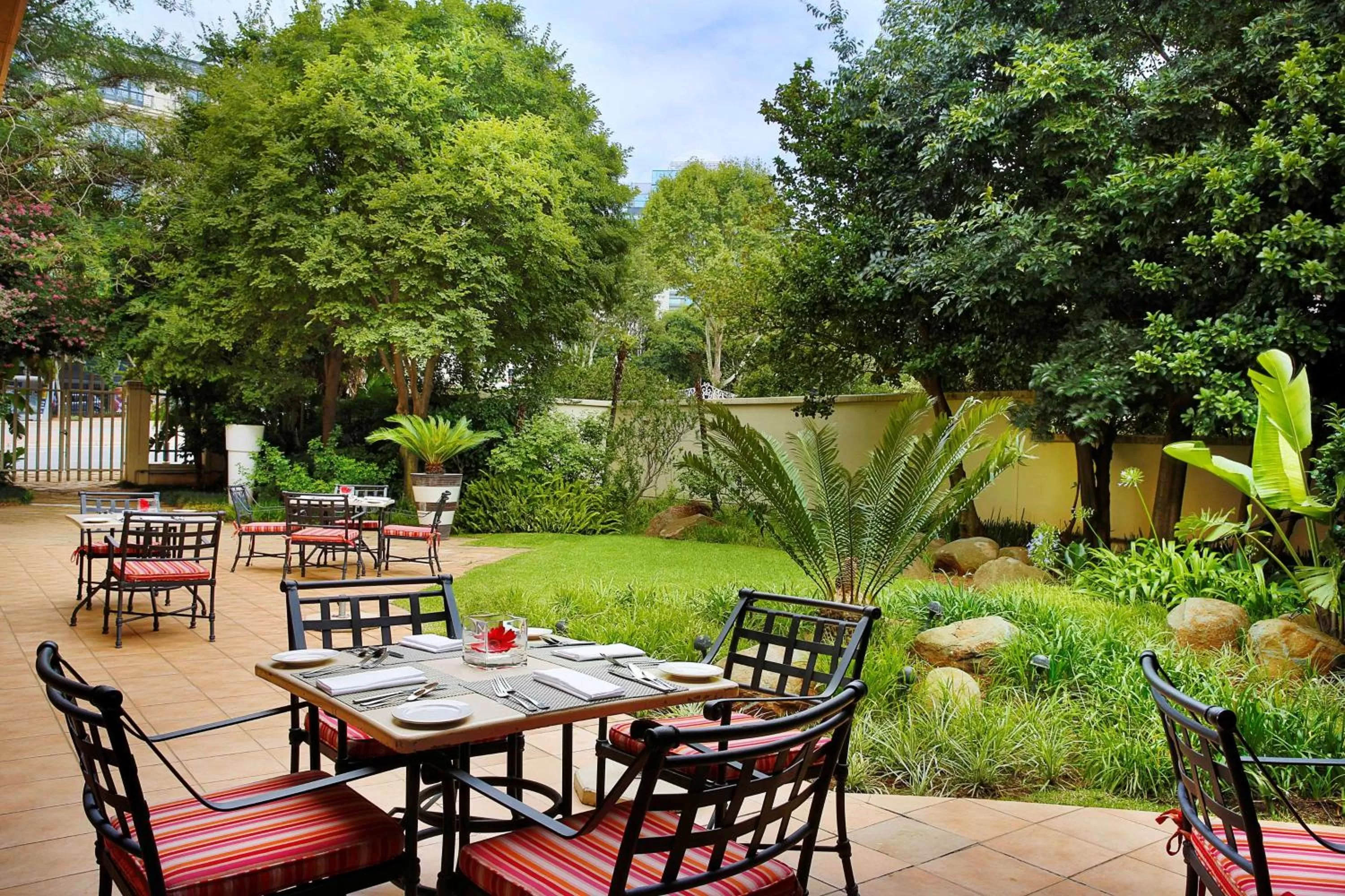 Restaurant/places to eat in Hilton Sandton