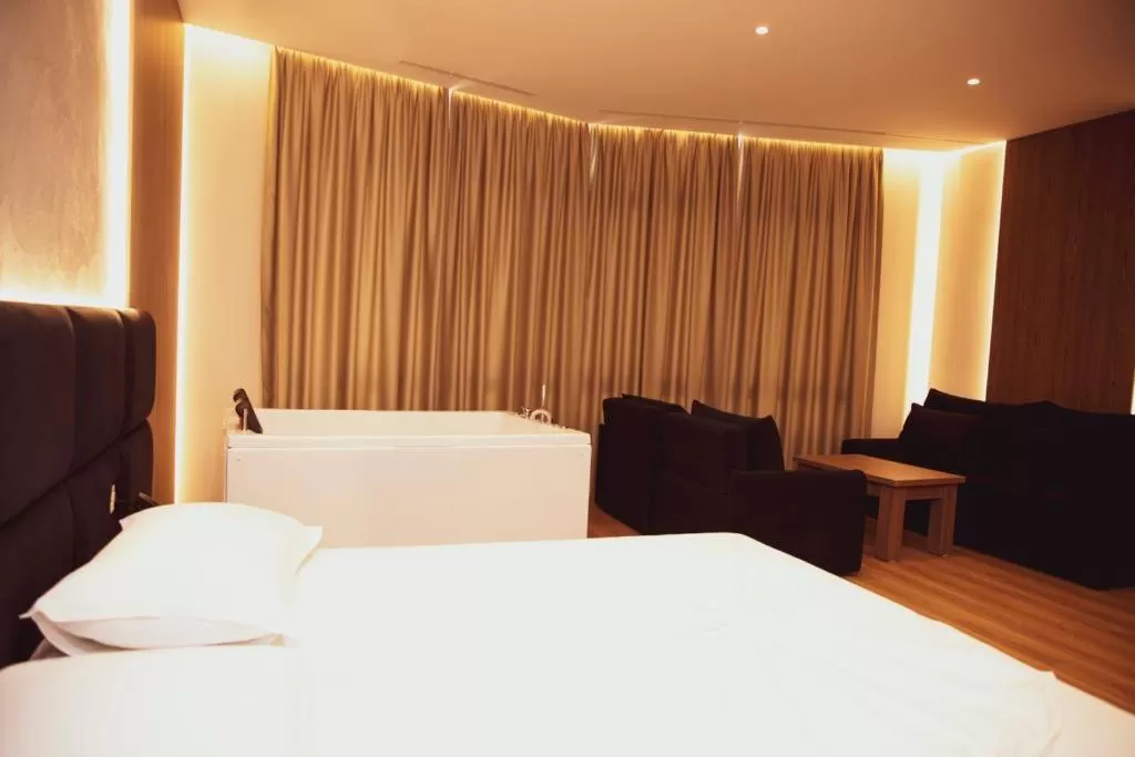 Bedroom, Bed in Hotel Continental