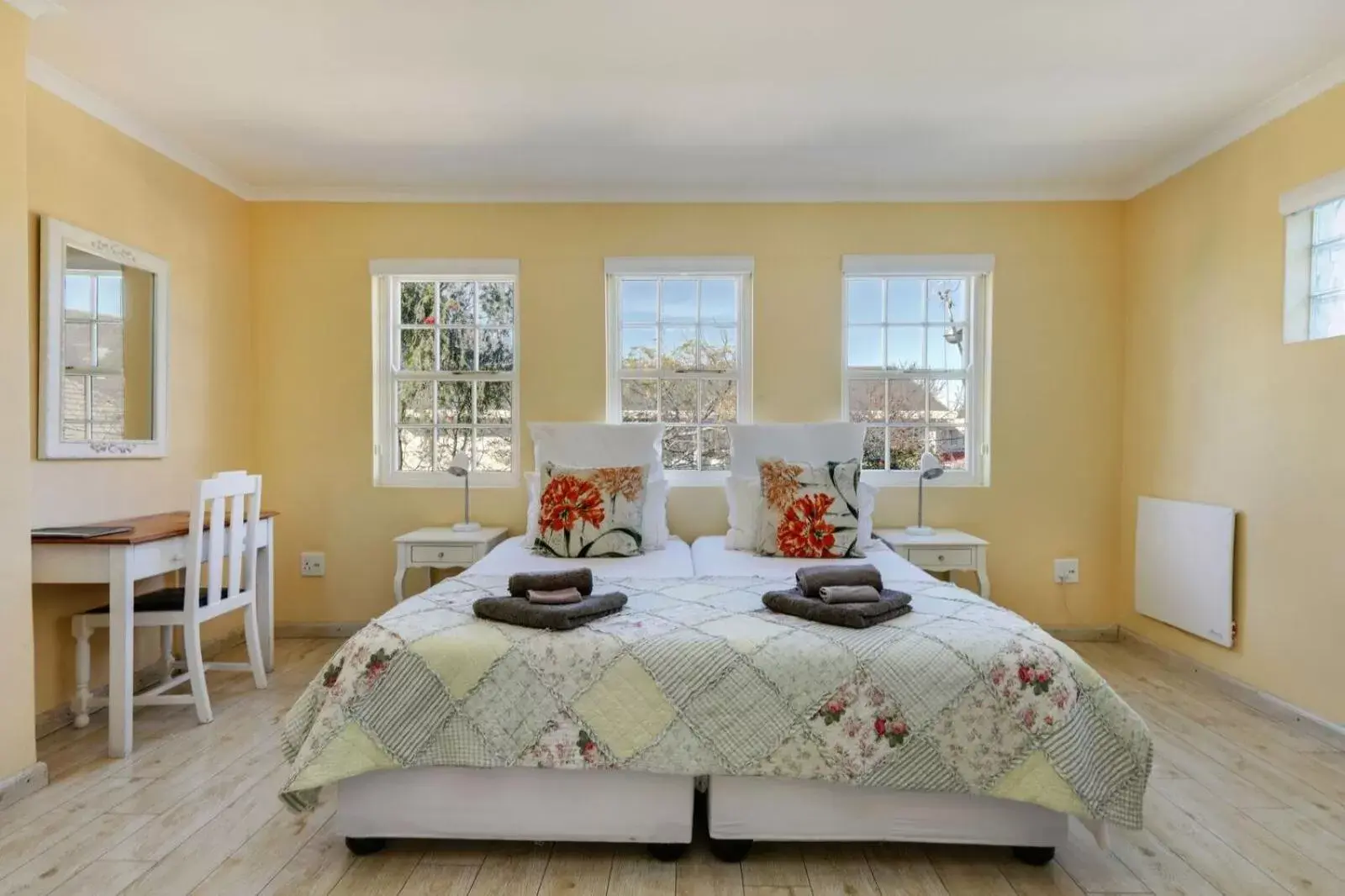 Twin Room in Villa Garda B&B Twin Room in Villa Garda B&B