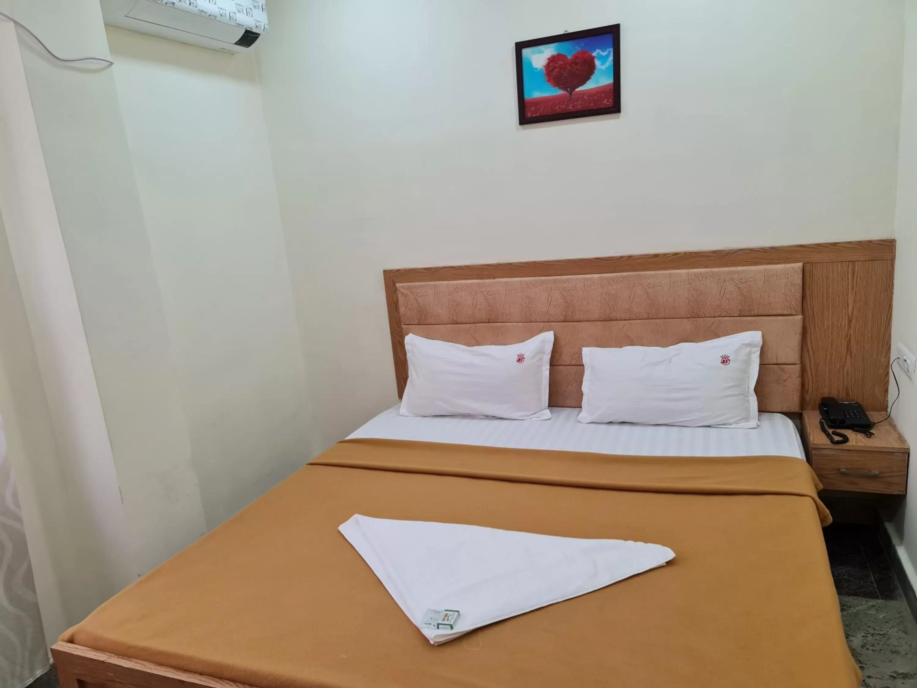 View (from property/room), Bed in Vijay Shree Inn