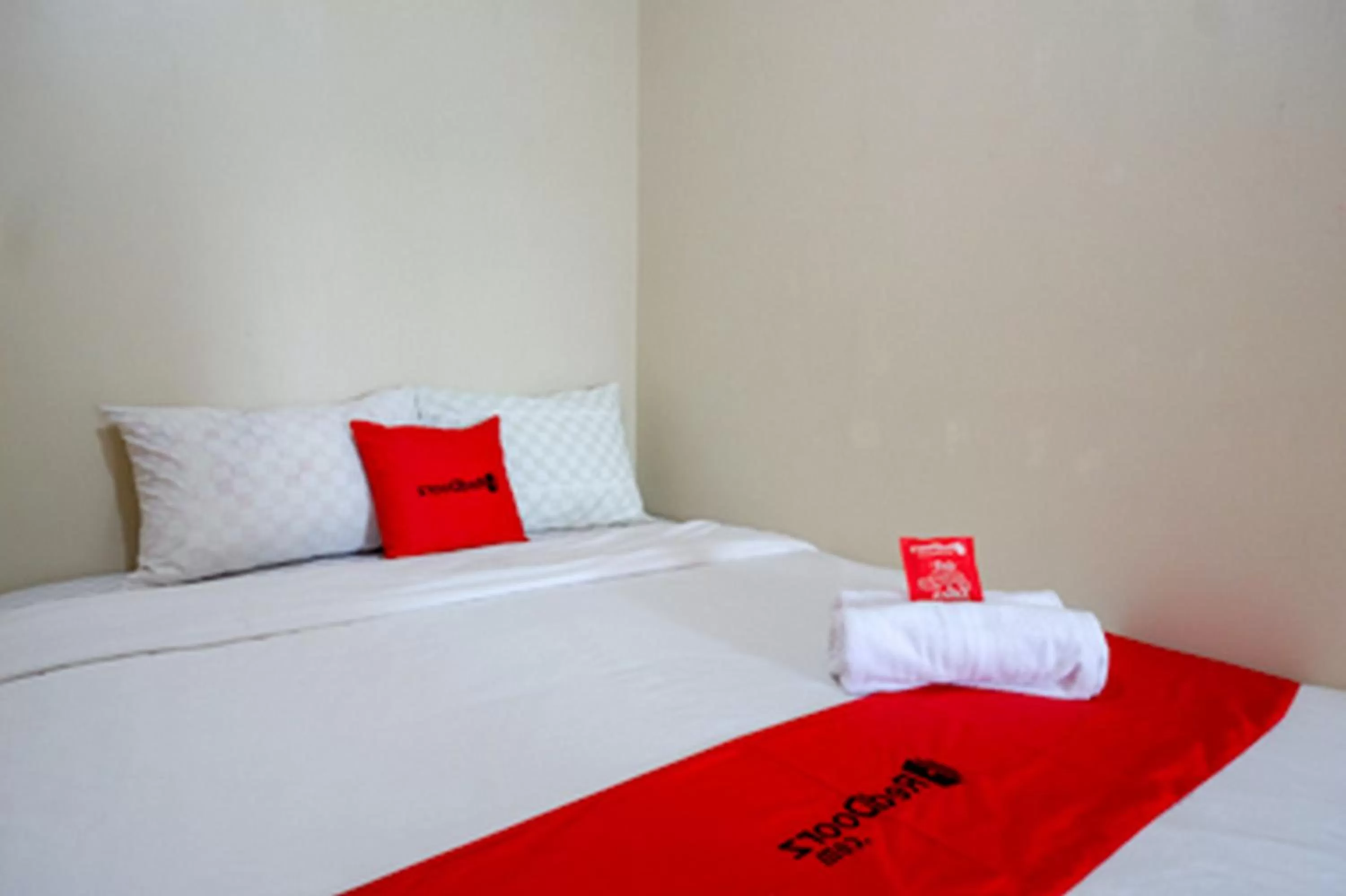 Bed in RedDoorz near RSUD Kudus