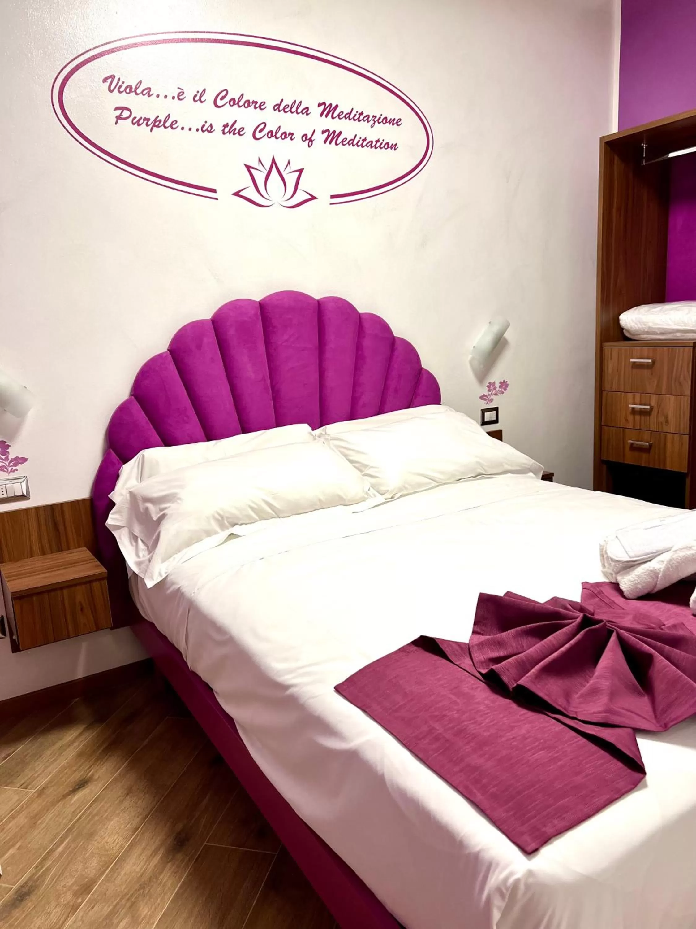 Bedroom, Bed in Rainbow Hotel Depandance Joli