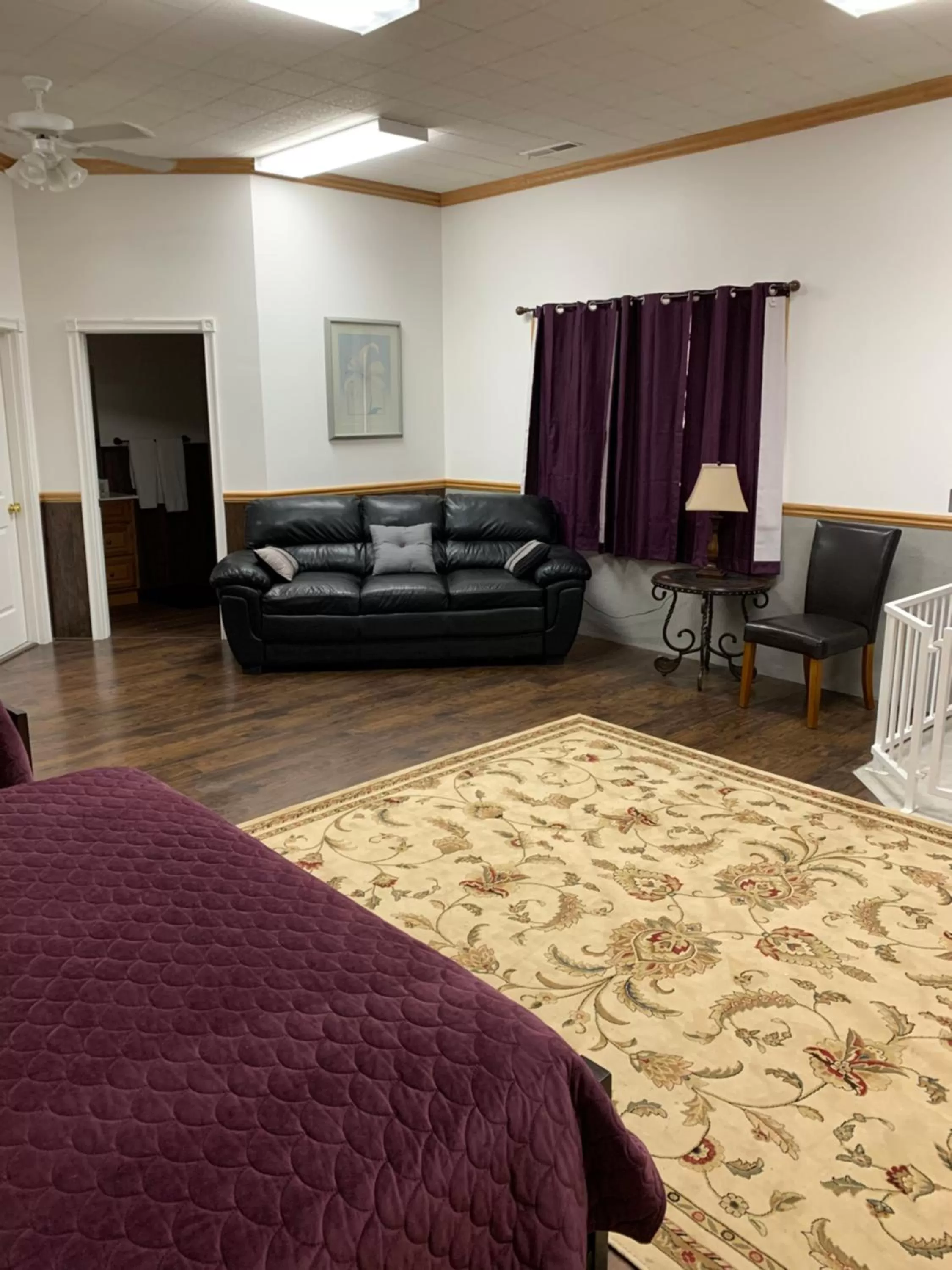 Seating area, Bed in Zion's Most Wanted Hotel