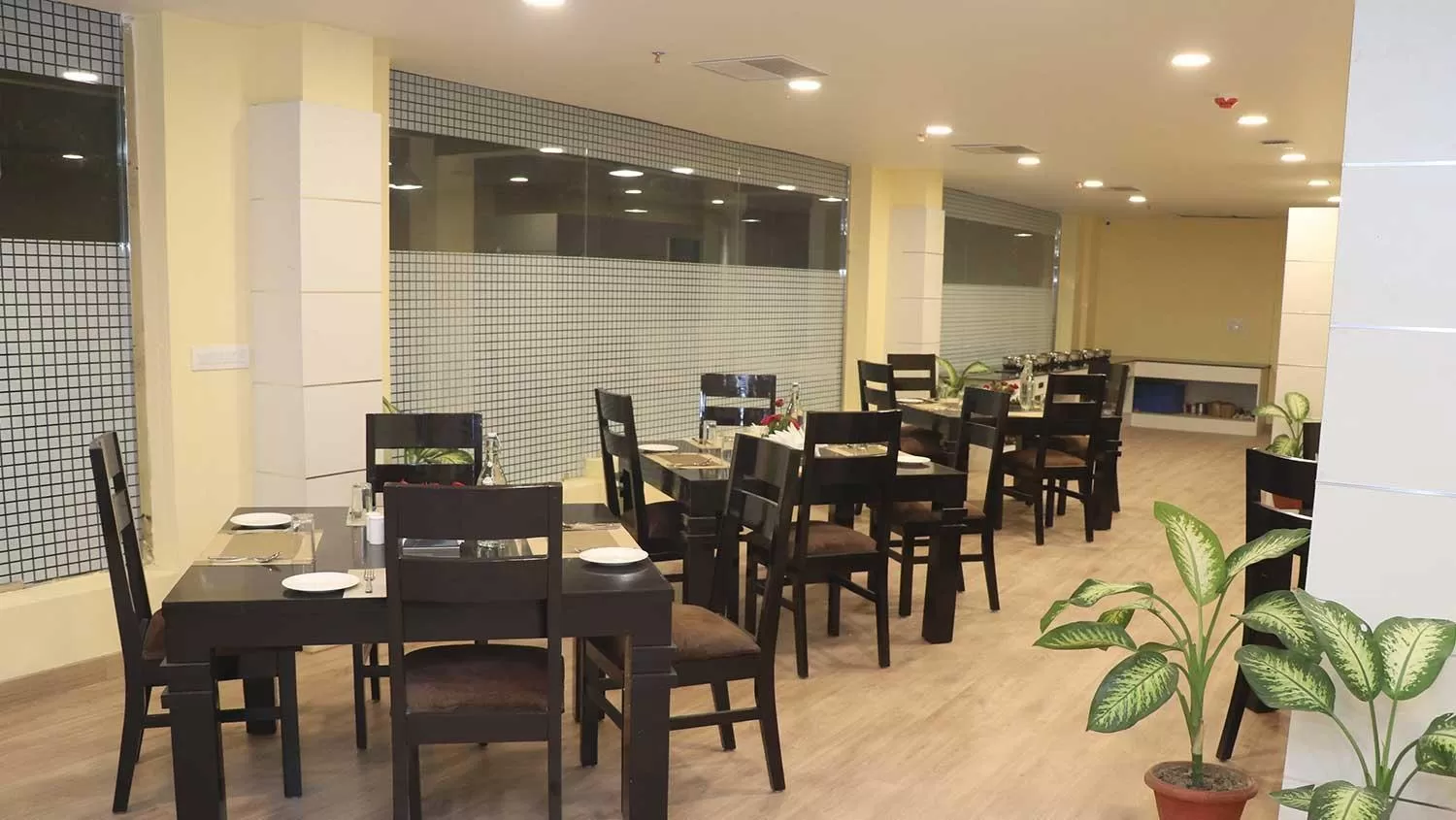 Restaurant/places to eat in Click Hotel Transport Nagar