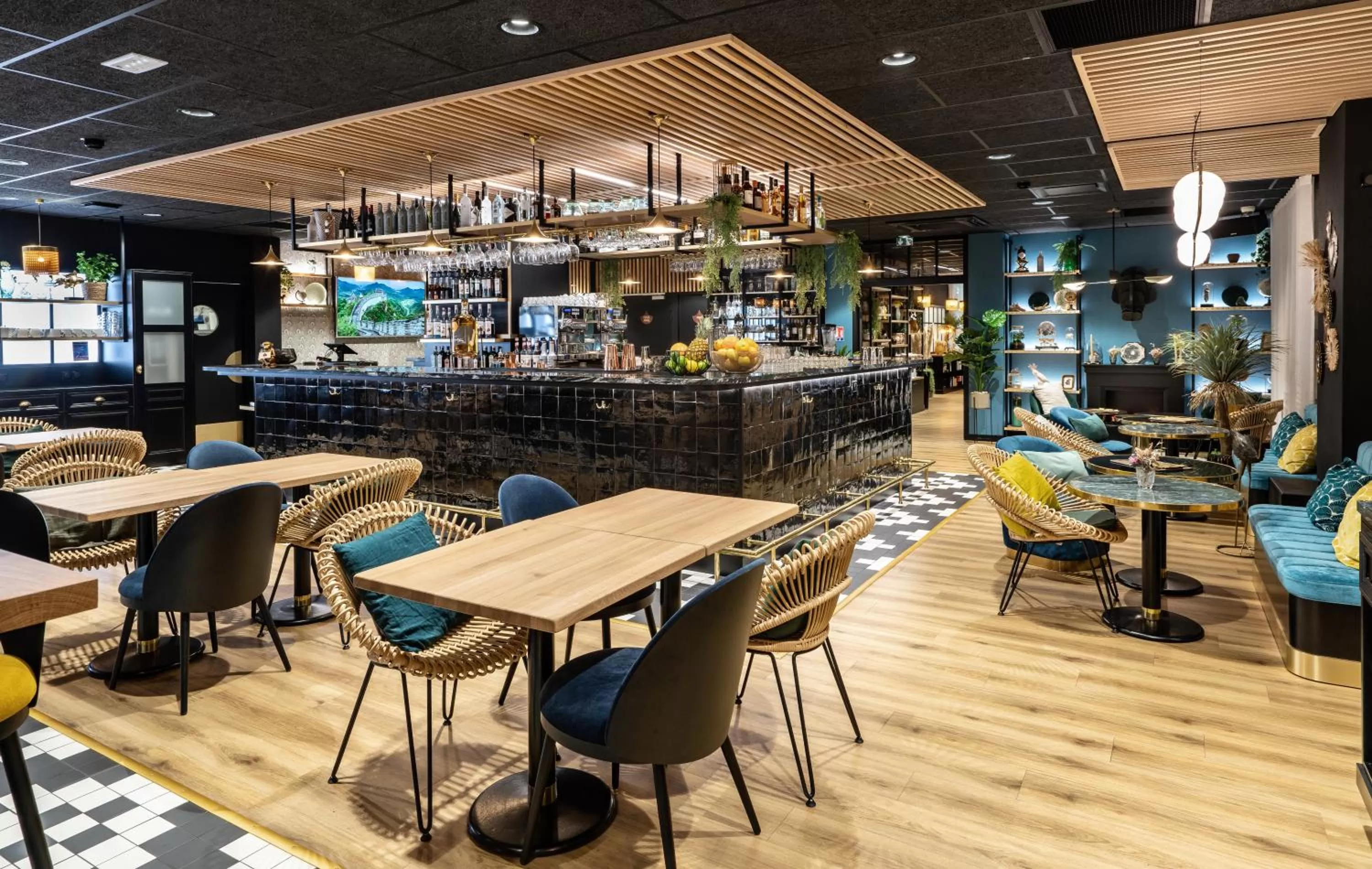 Restaurant/places to eat in Mercure La Roche Sur Yon